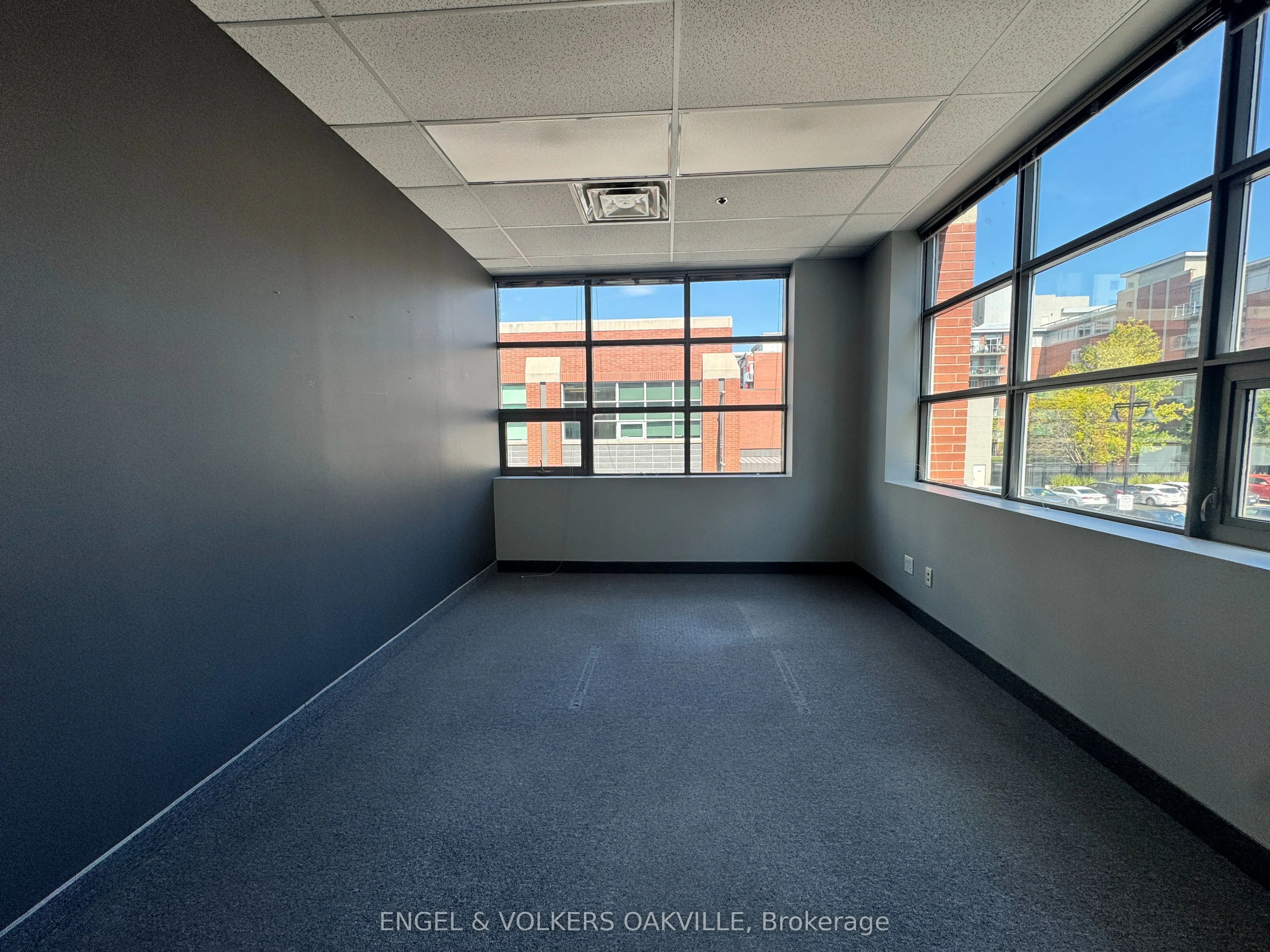 125 Lakeshore Road E, #302