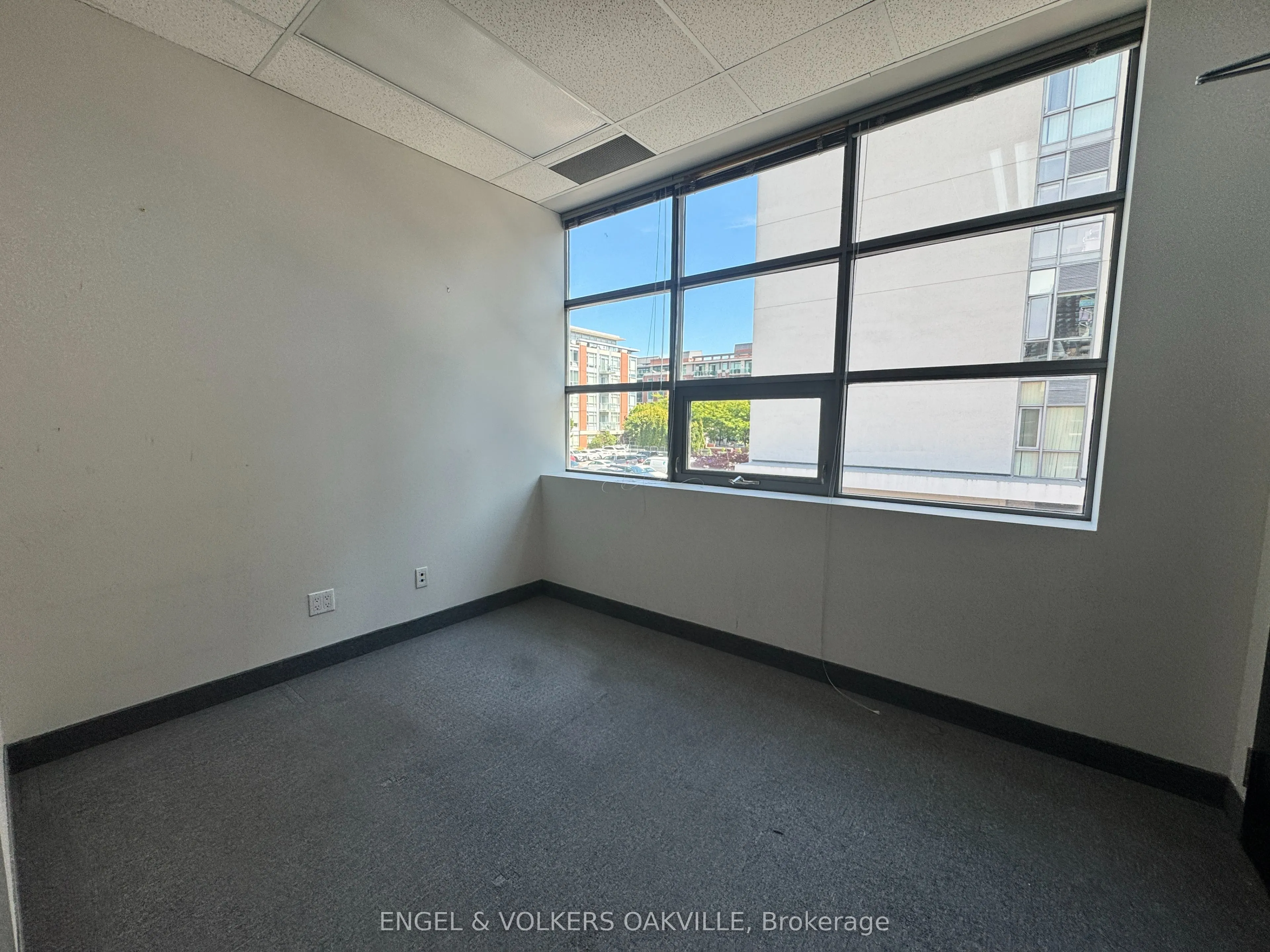 125 Lakeshore Road E, #302
