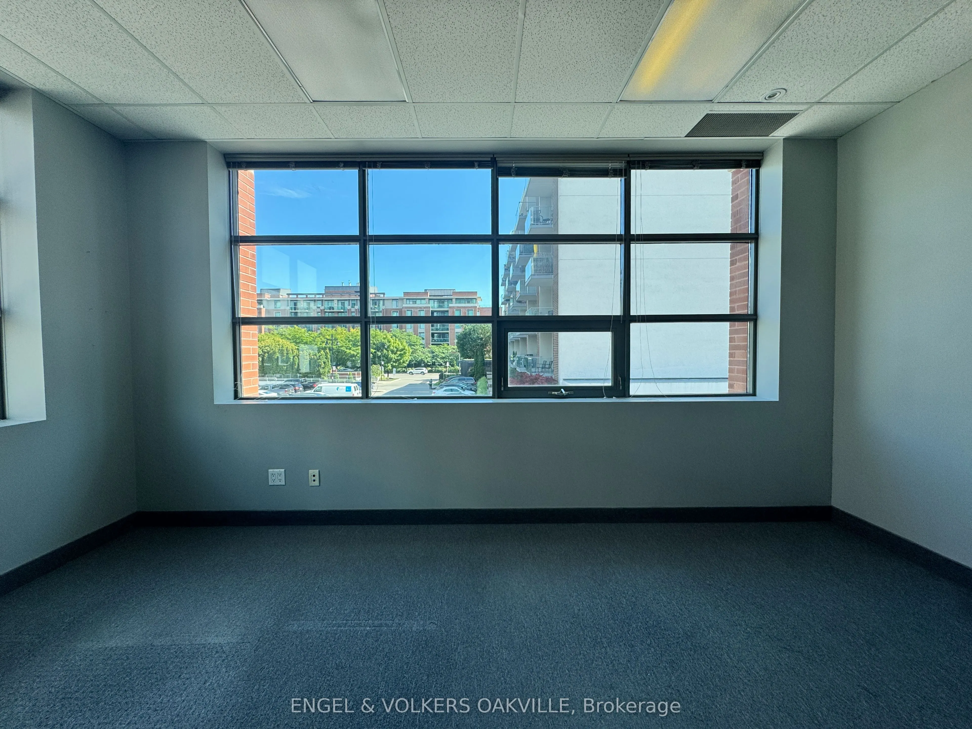 125 Lakeshore Road E, #302