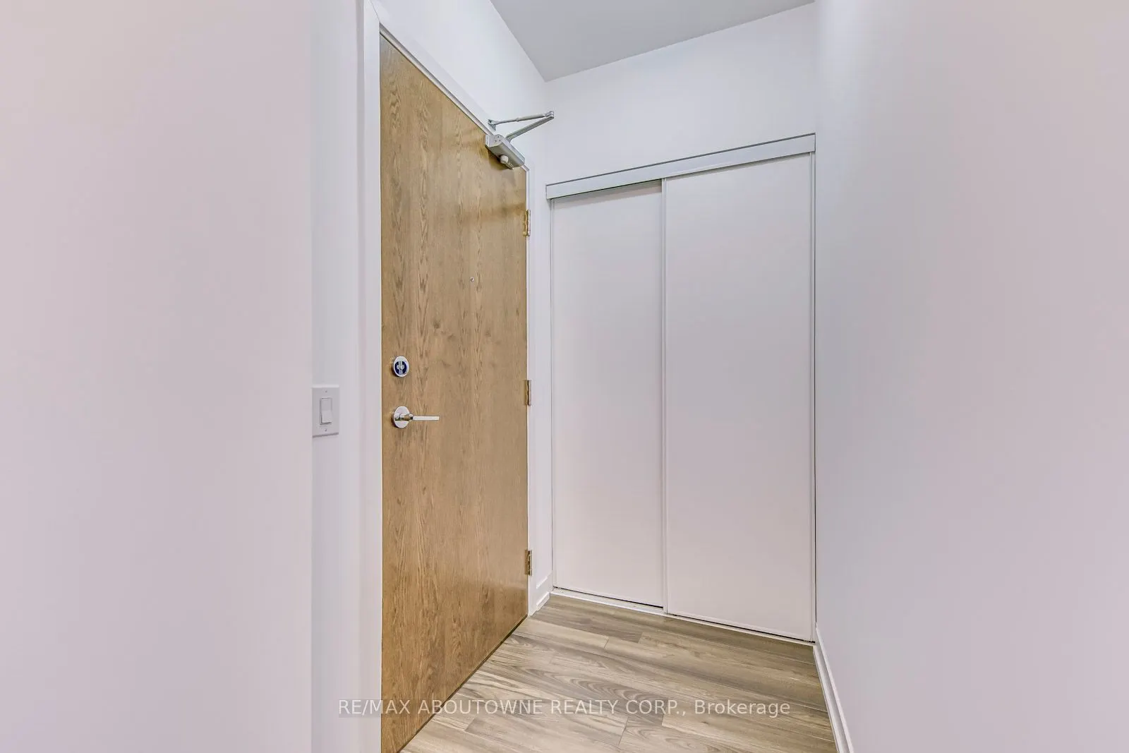 2560 Eglinton Avenue W, #Th101