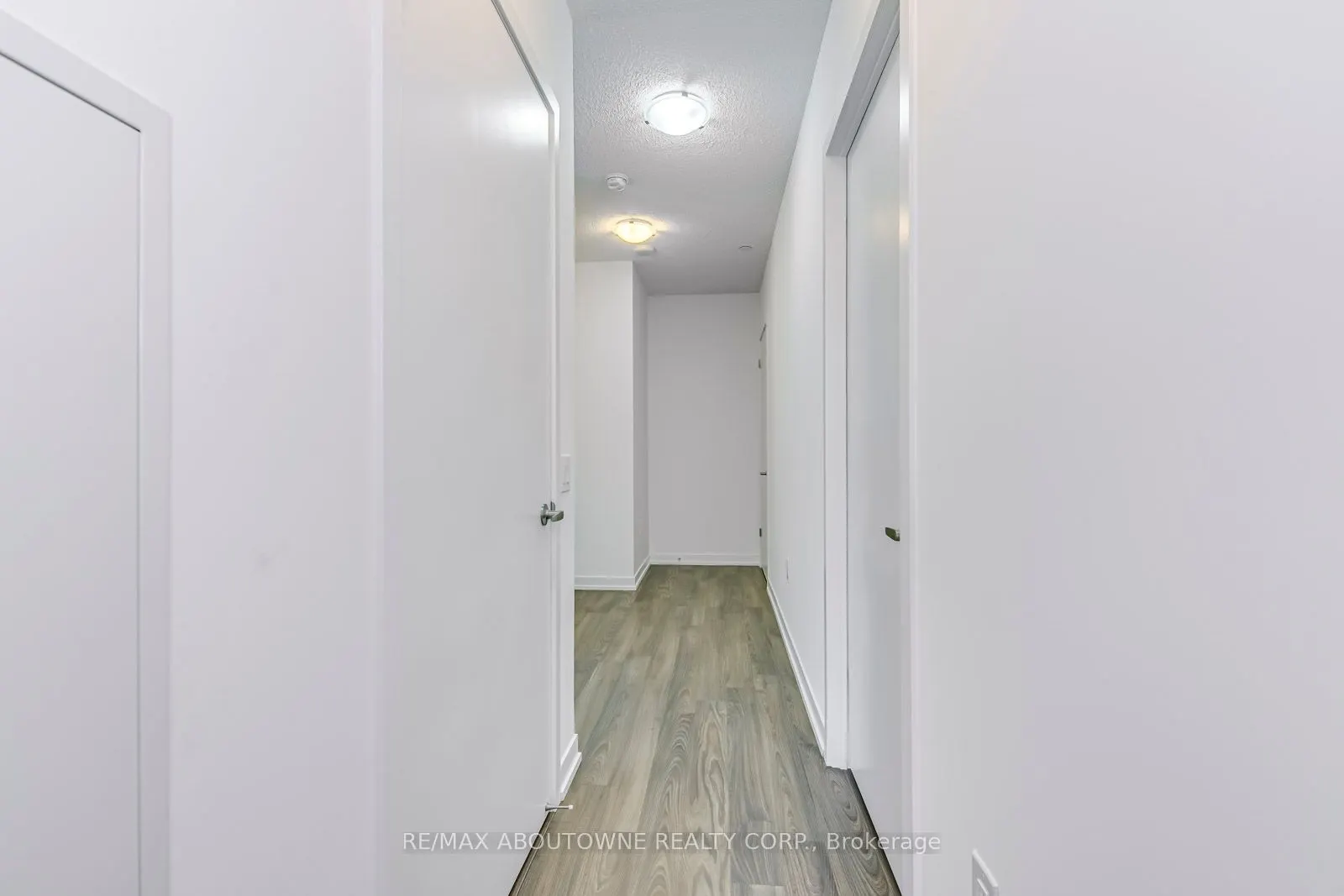 2560 Eglinton Avenue W, #Th101