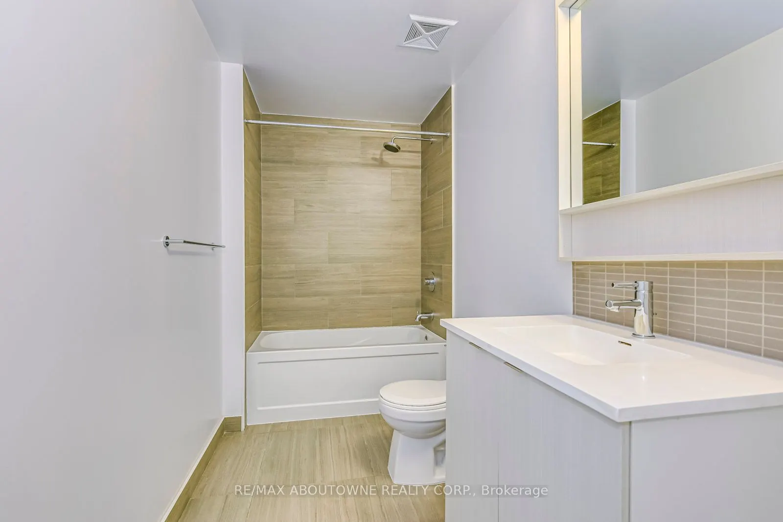 2560 Eglinton Avenue W, #Th101