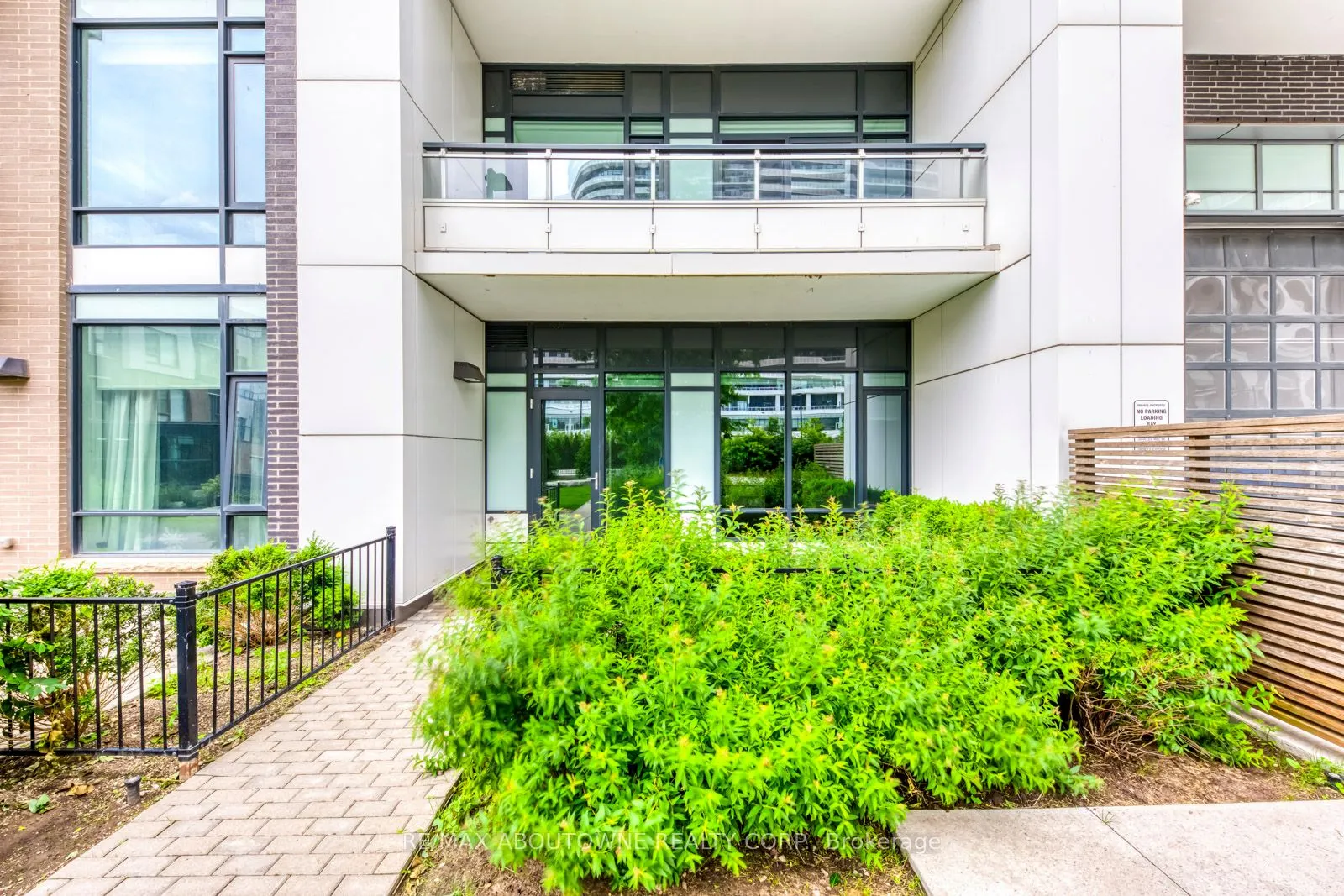 2560 Eglinton Avenue W, #Th101