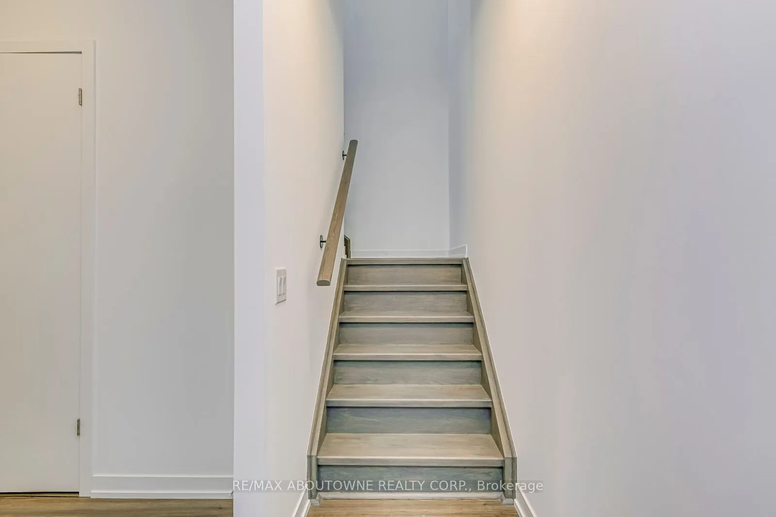 2560 Eglinton Avenue W, #Th101