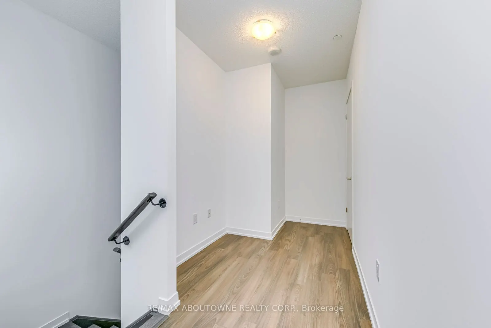 2560 Eglinton Avenue W, #Th101
