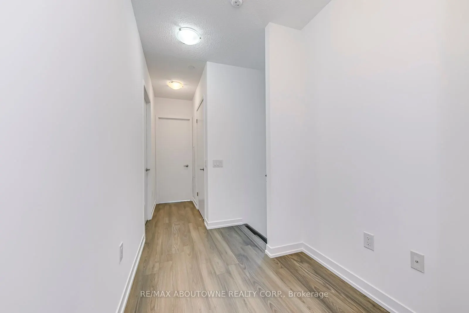 2560 Eglinton Avenue W, #Th101