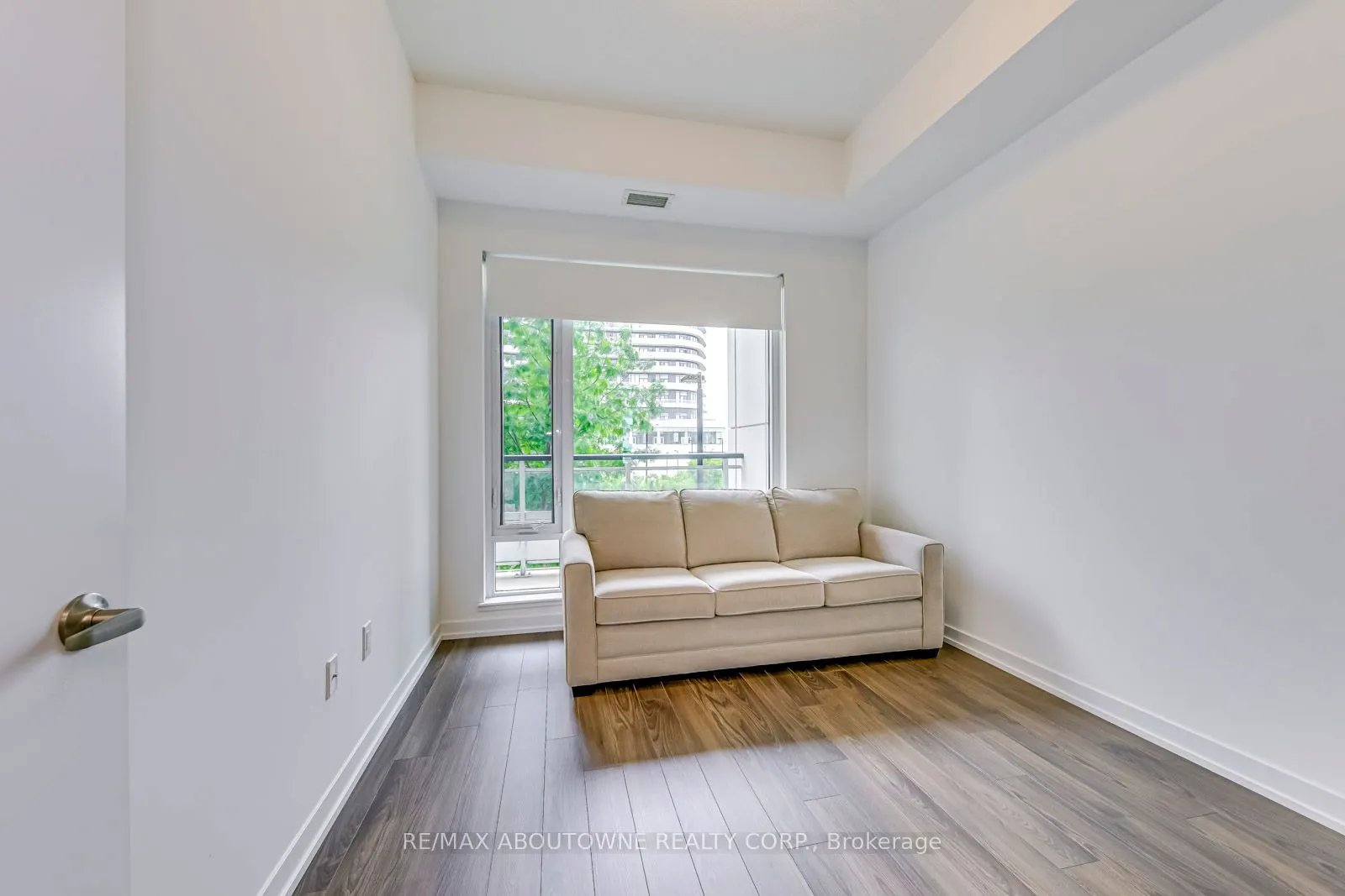2560 Eglinton Avenue W, #Th101