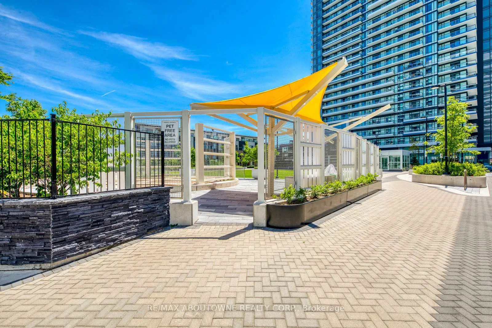 2560 Eglinton Avenue W, #Th101