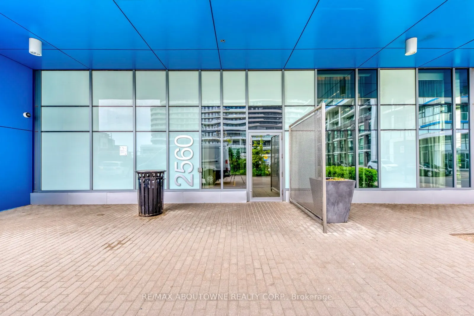 2560 Eglinton Avenue W, #Th101