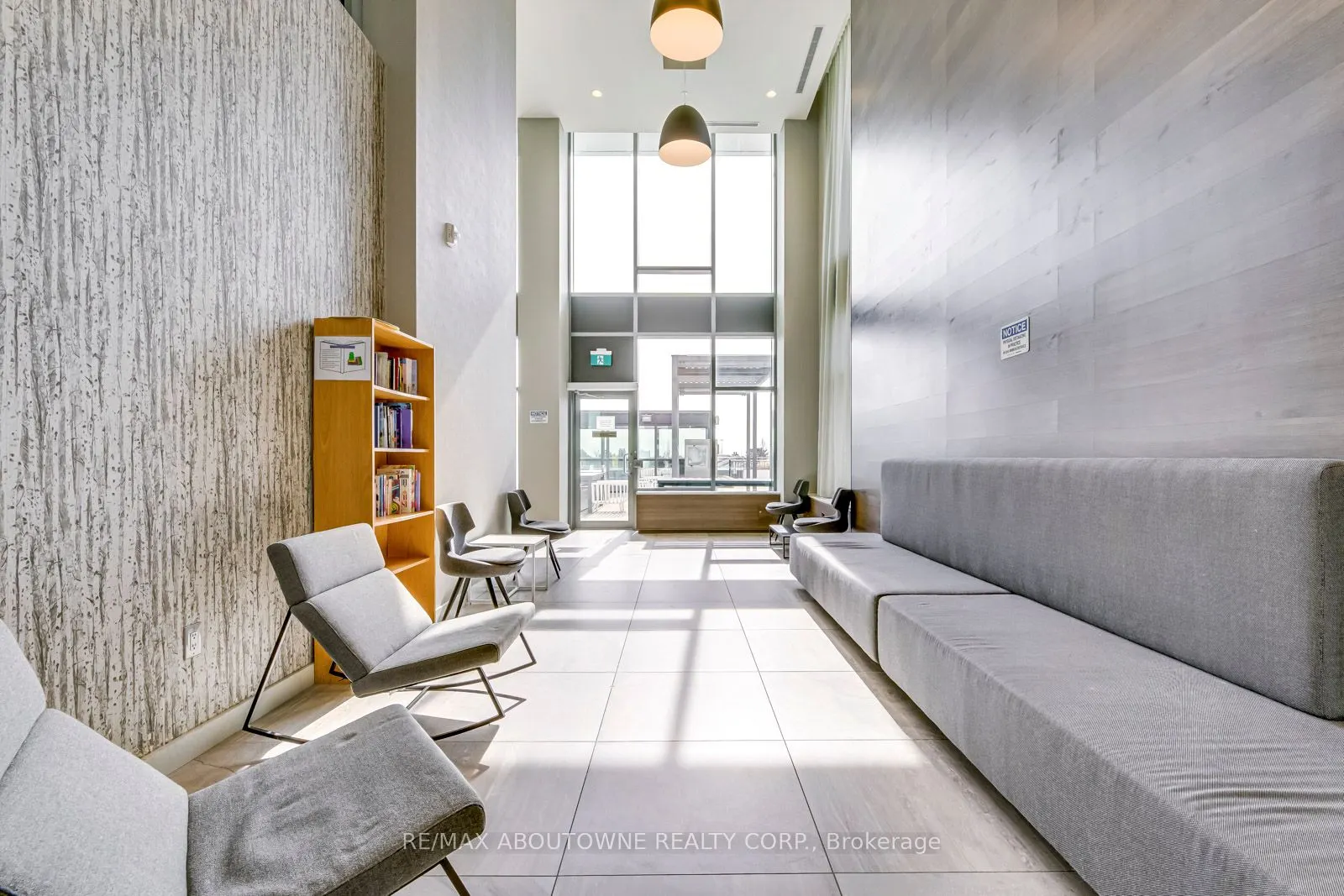 2560 Eglinton Avenue W, #Th101