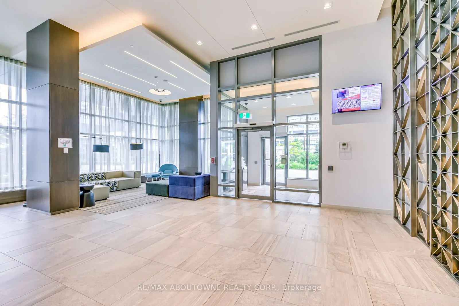 2560 Eglinton Avenue W, #Th101