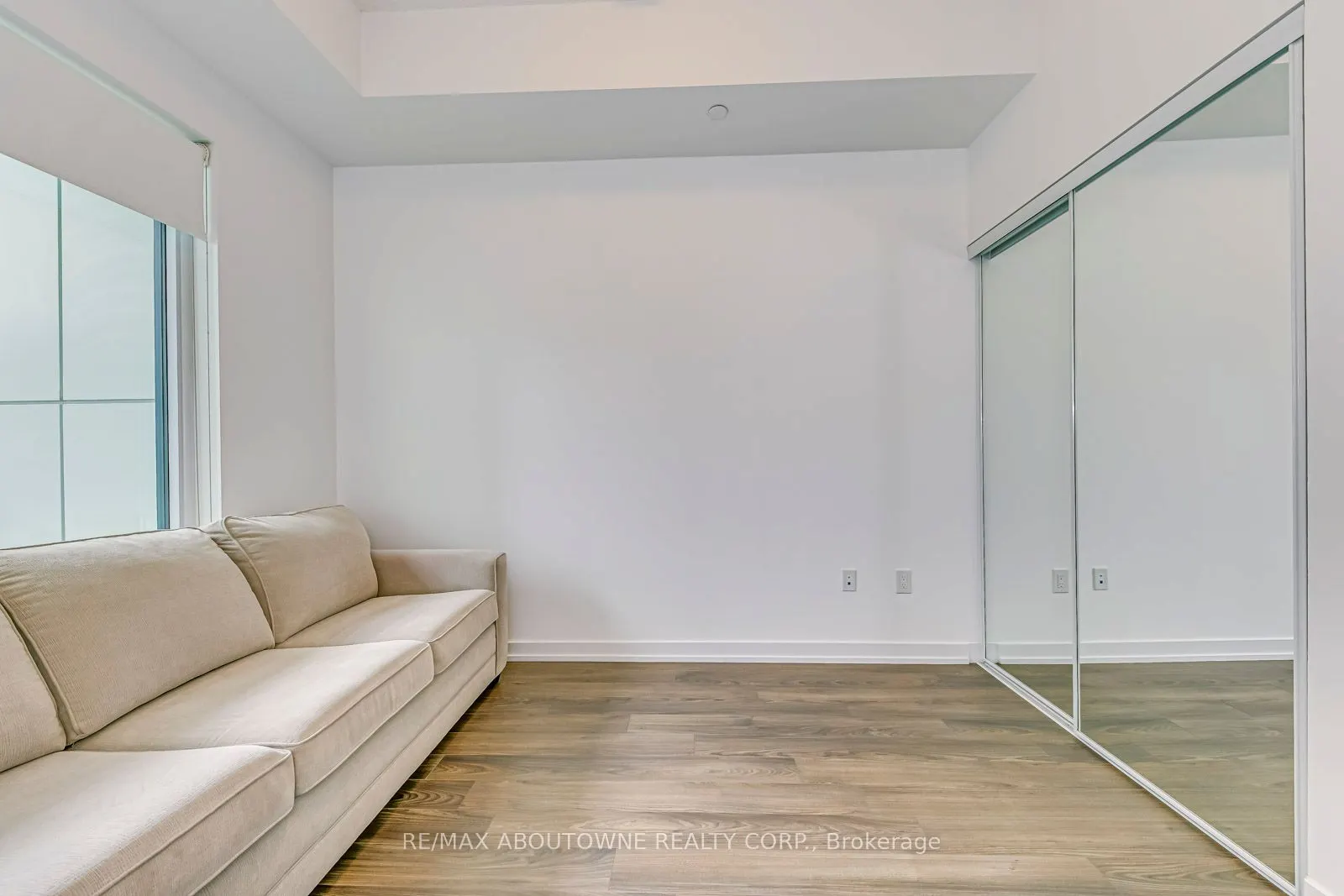 2560 Eglinton Avenue W, #Th101