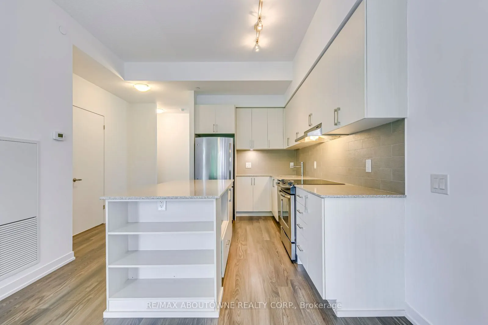 2560 Eglinton Avenue W, #Th101