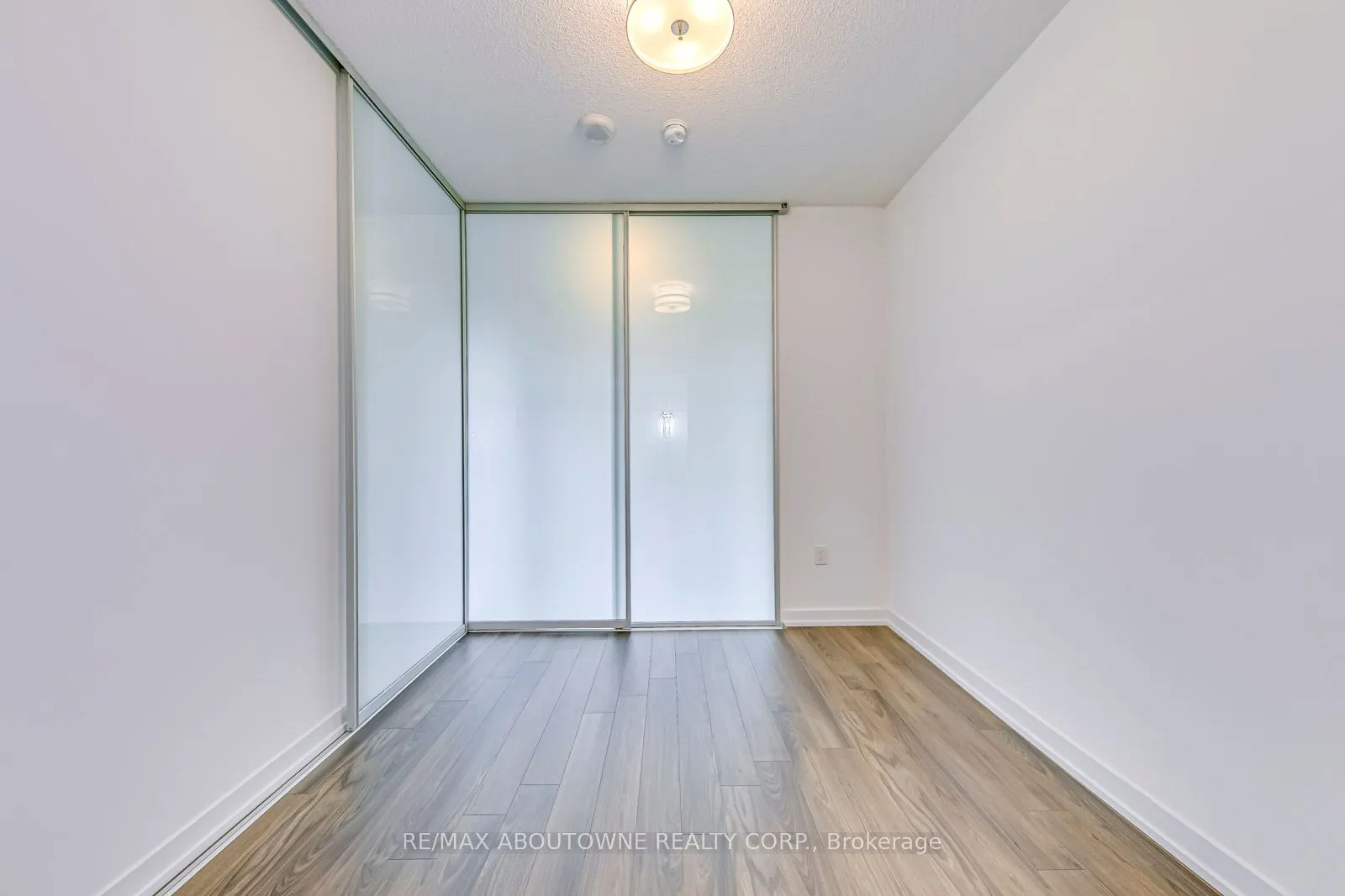 2560 Eglinton Avenue W, #Th101