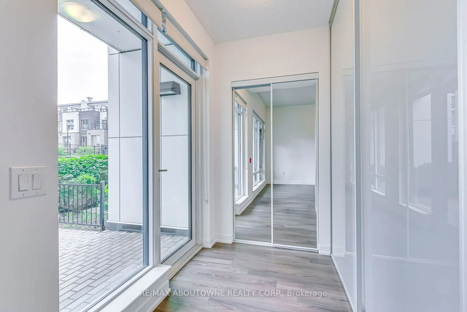 2560 Eglinton Avenue W, #Th101