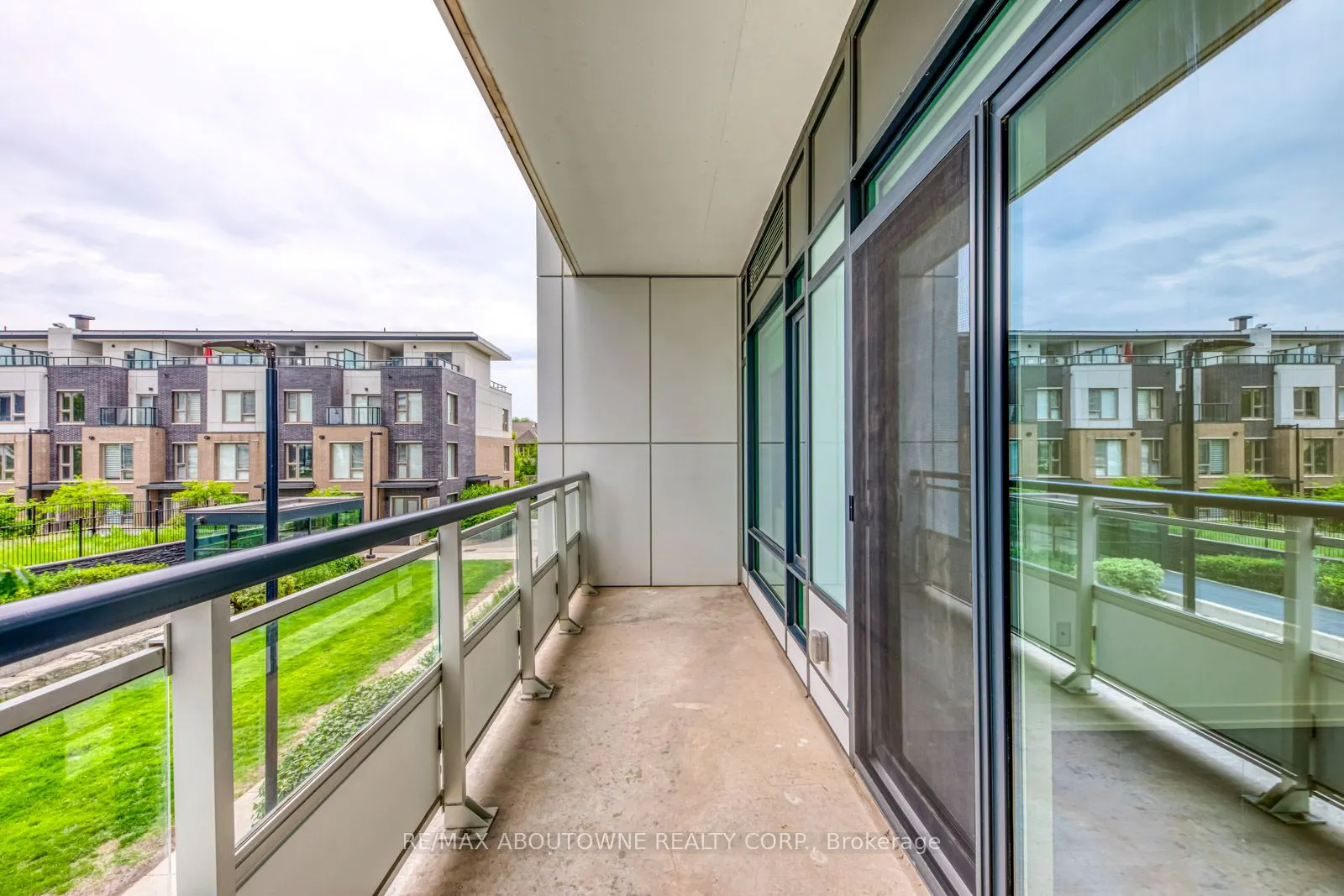 2560 Eglinton Avenue W, #Th101