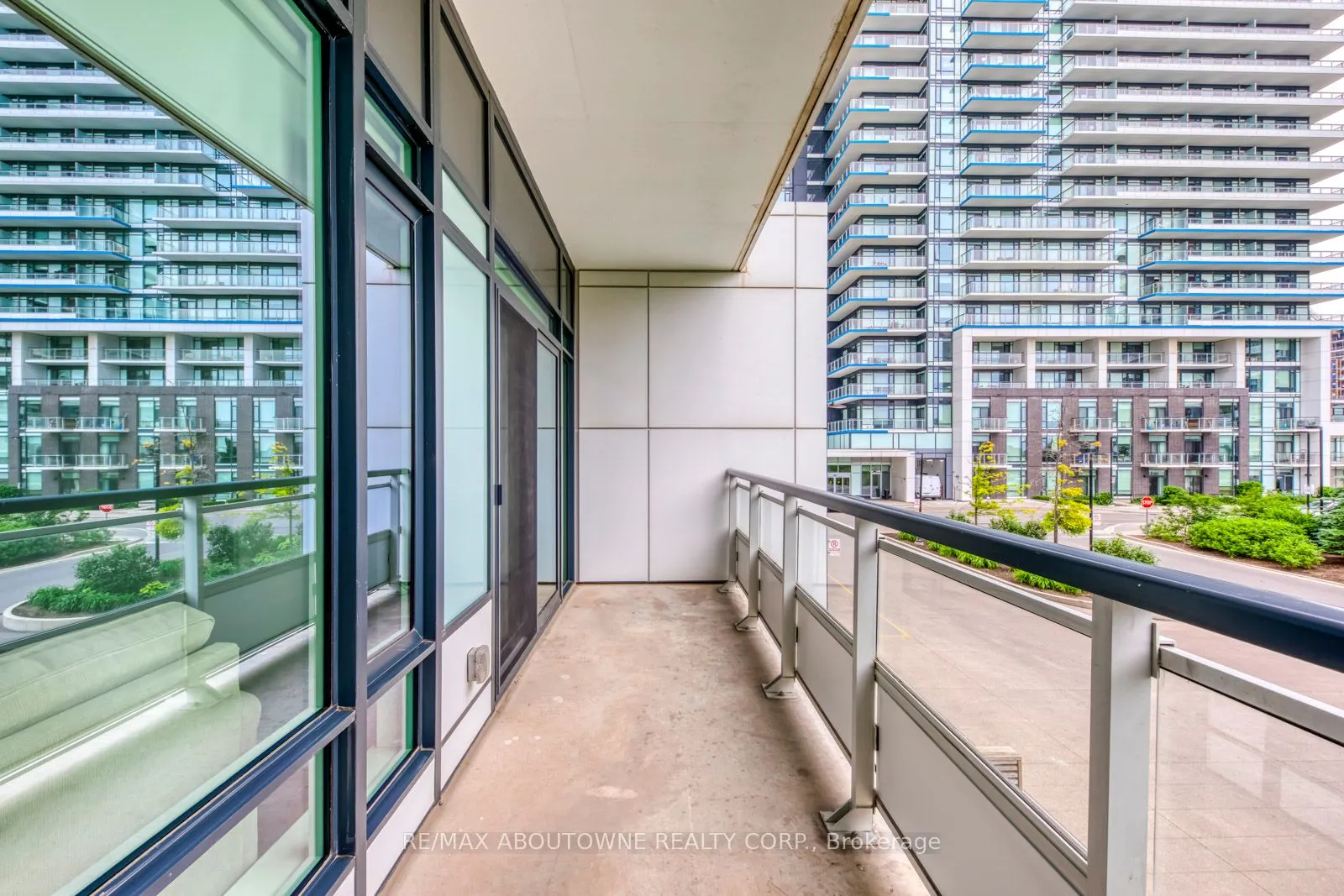 2560 Eglinton Avenue W, #Th101