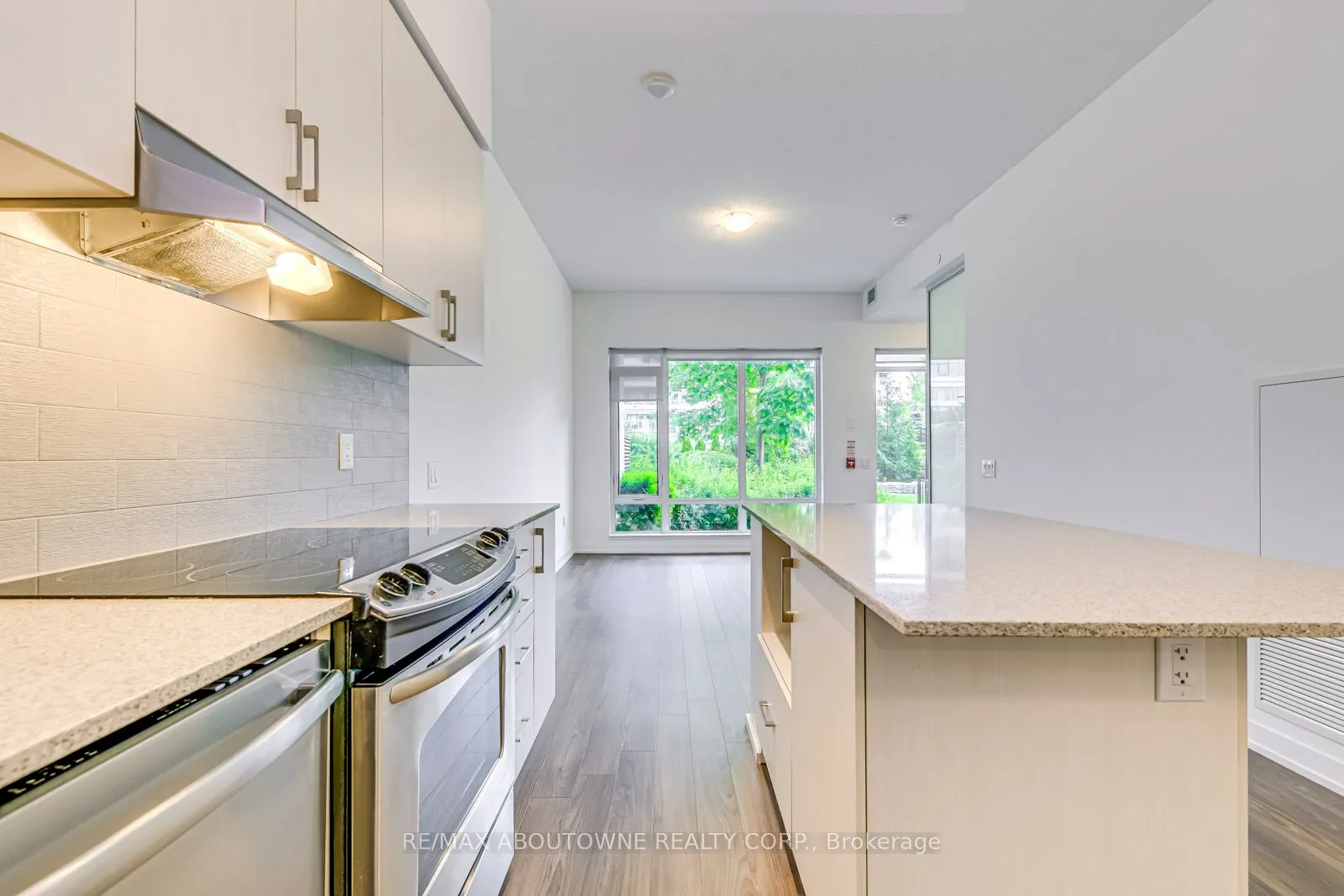 2560 Eglinton Avenue W, #Th101