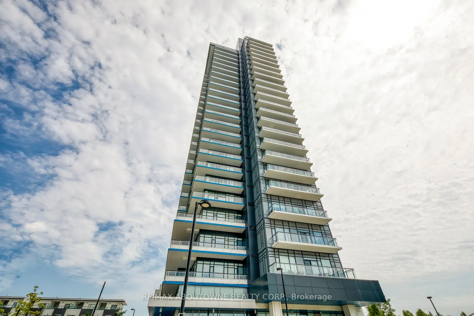 2560 Eglinton Avenue W, #Th101