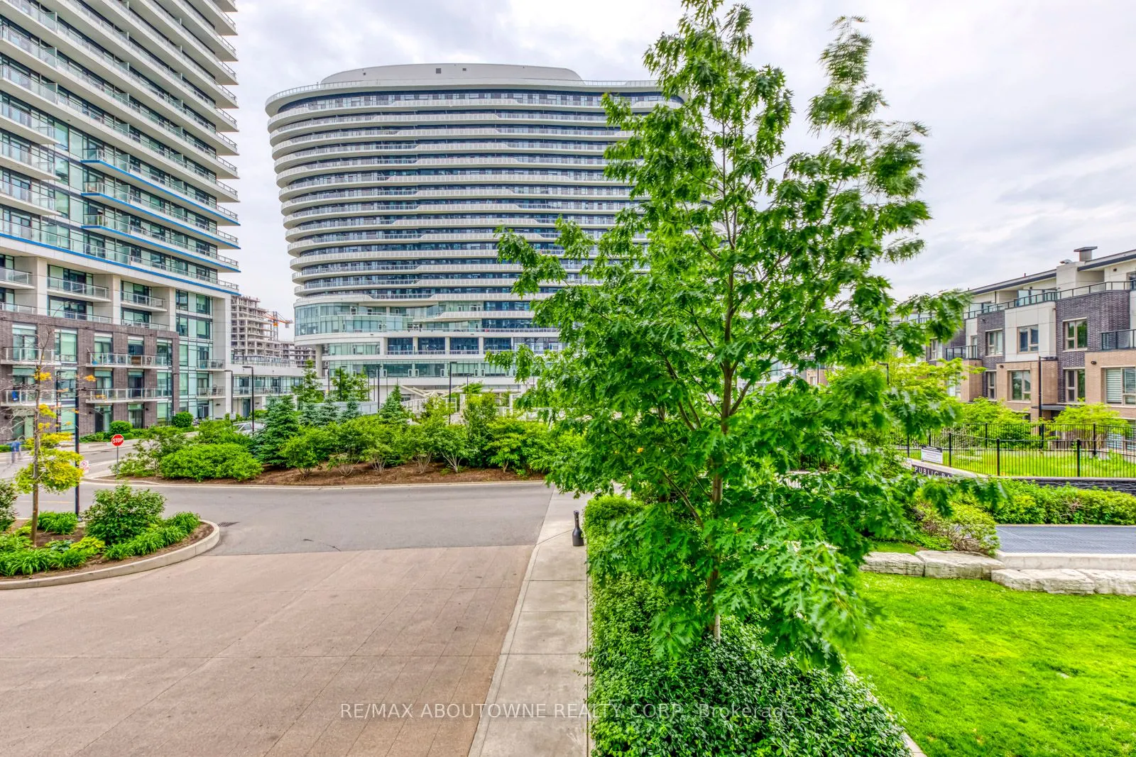 2560 Eglinton Avenue W, #Th101