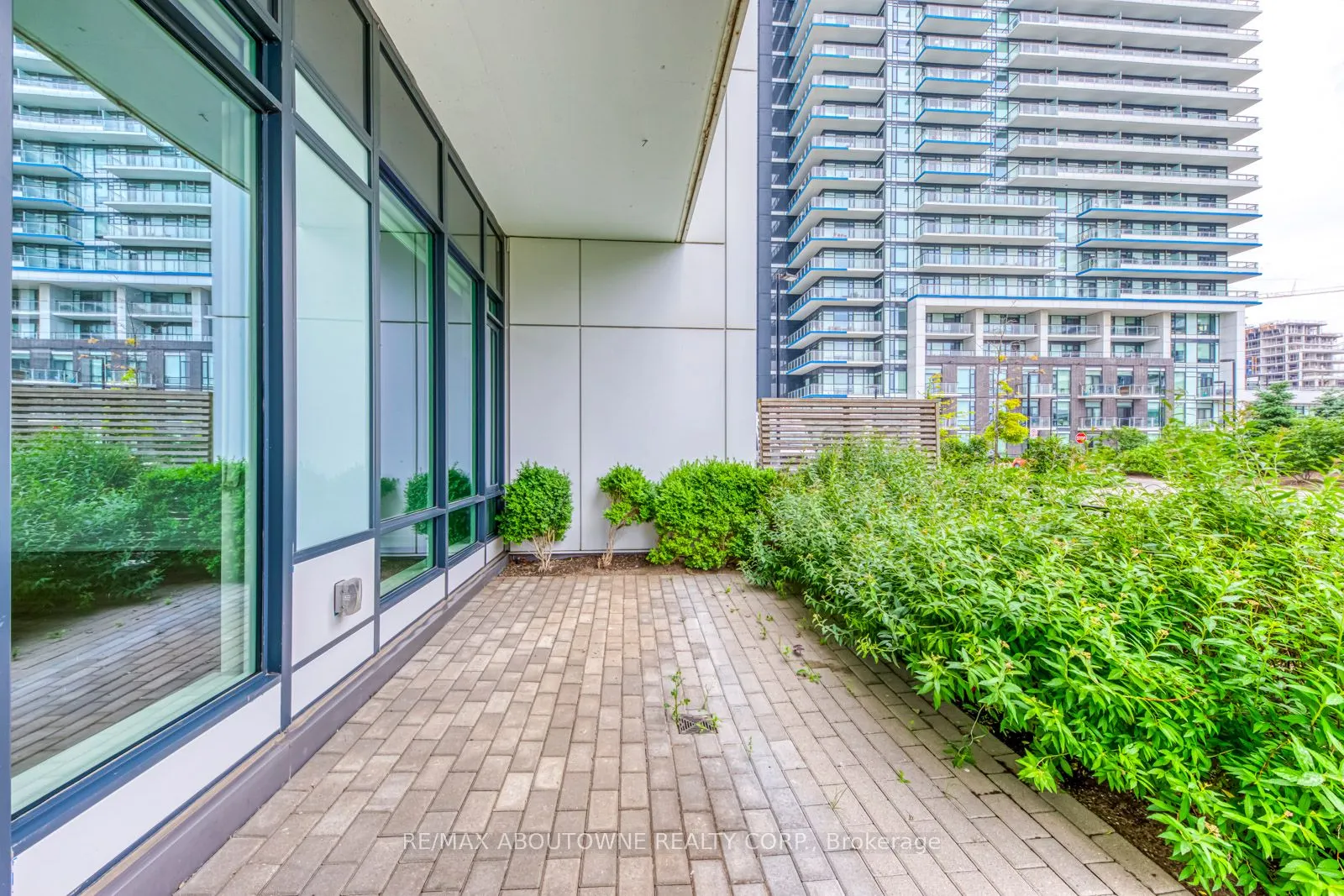 2560 Eglinton Avenue W, #Th101