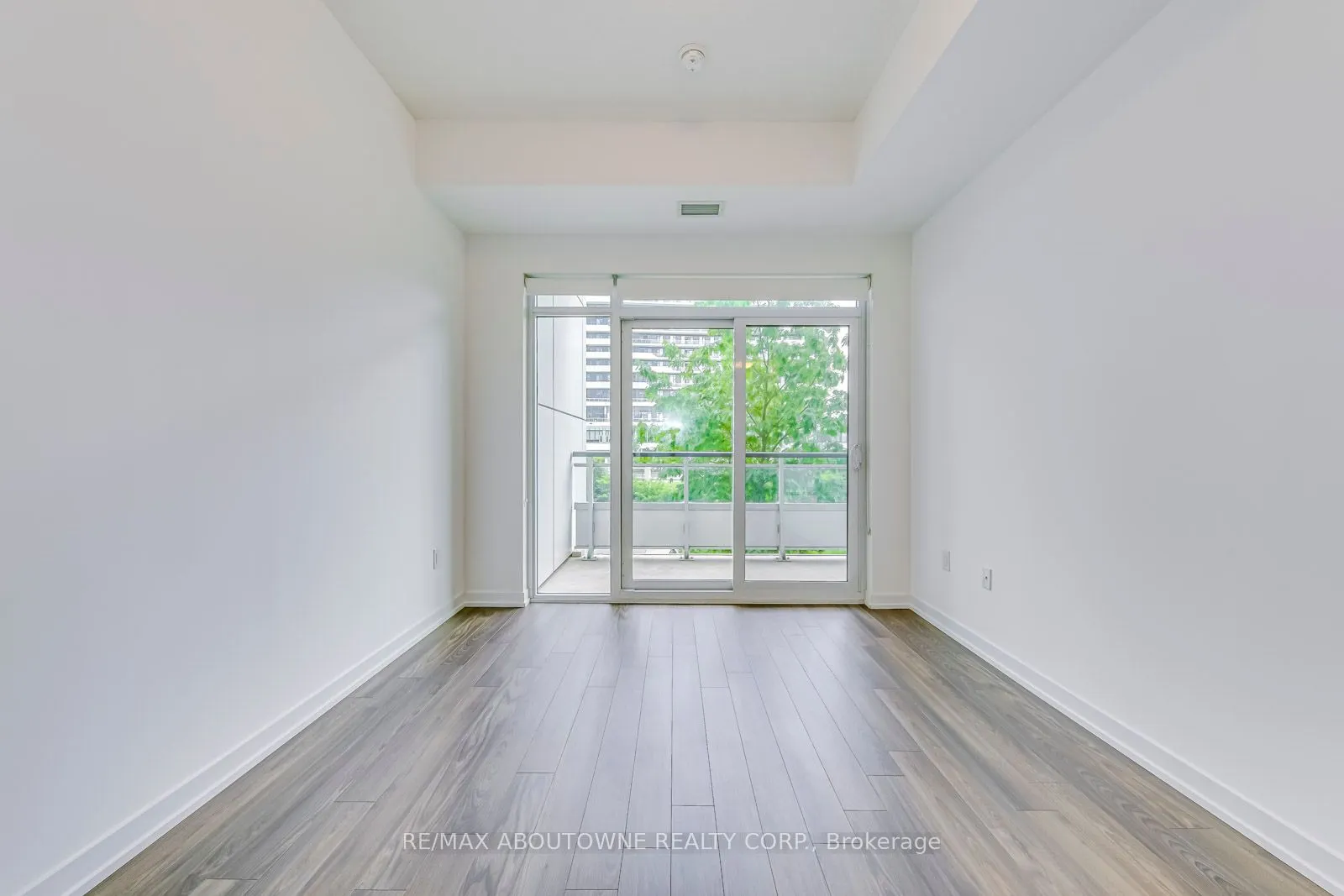 2560 Eglinton Avenue W, #Th101