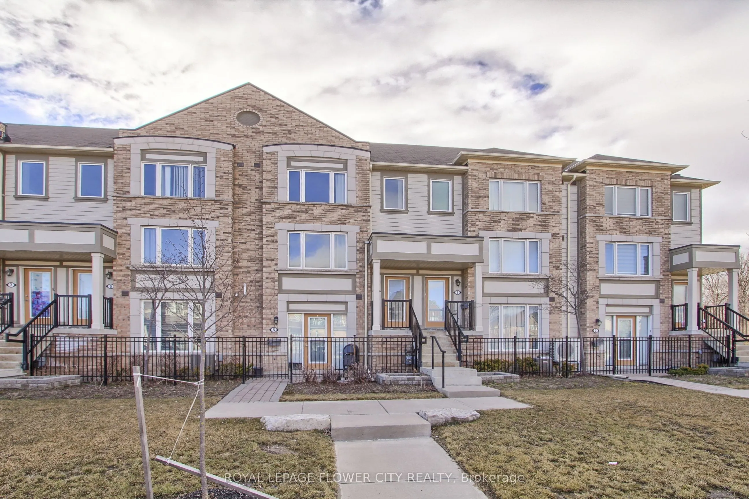 1 Beckenrose Court N, #4