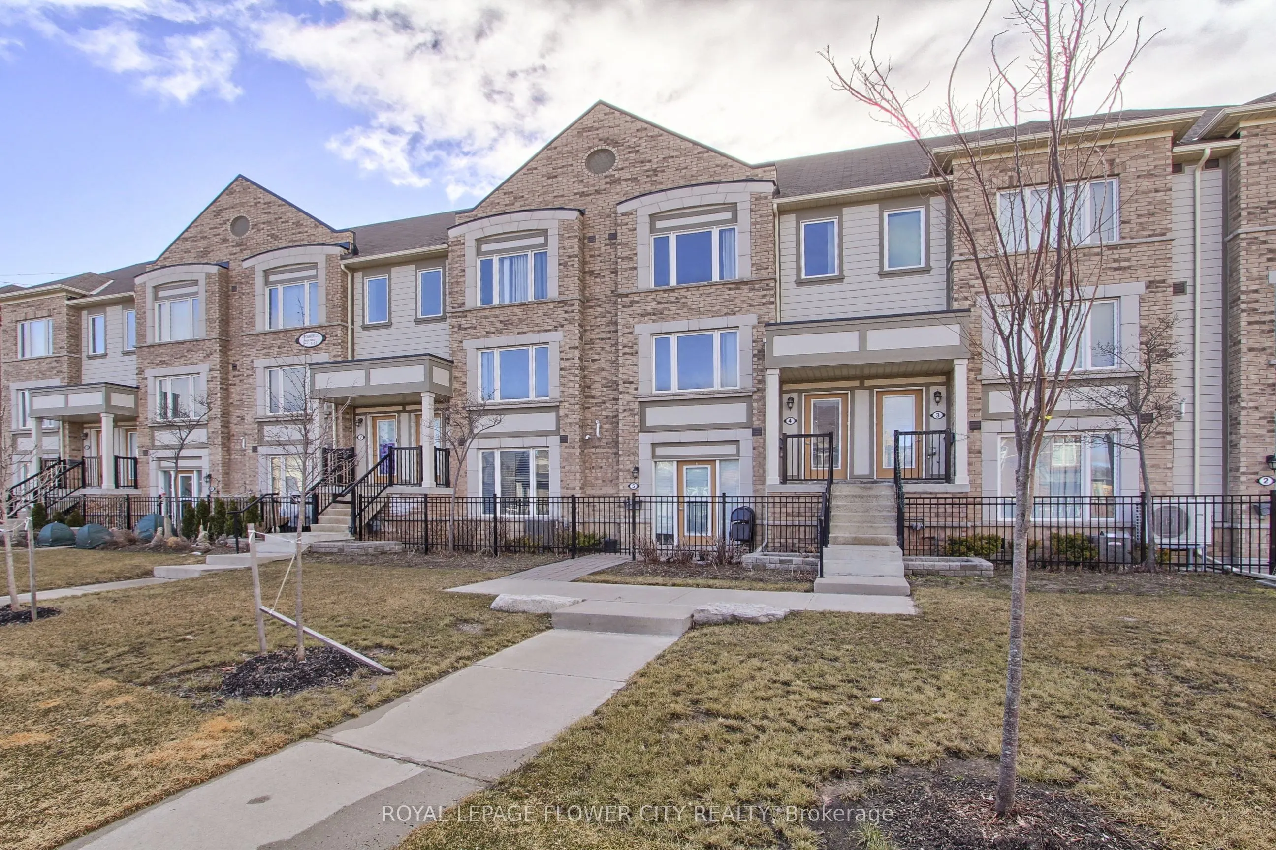1 Beckenrose Court N, #4