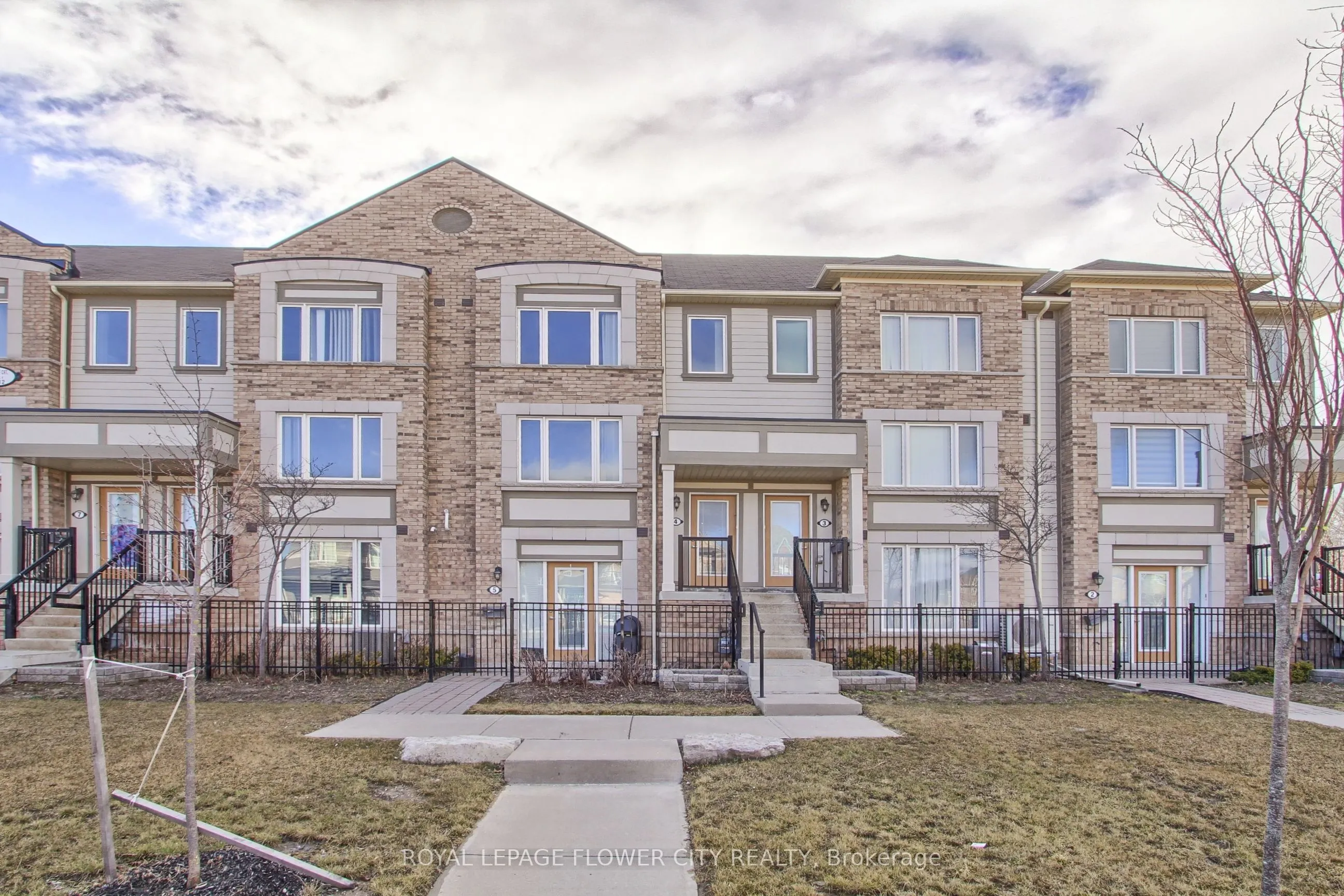 1 Beckenrose Court N, #4