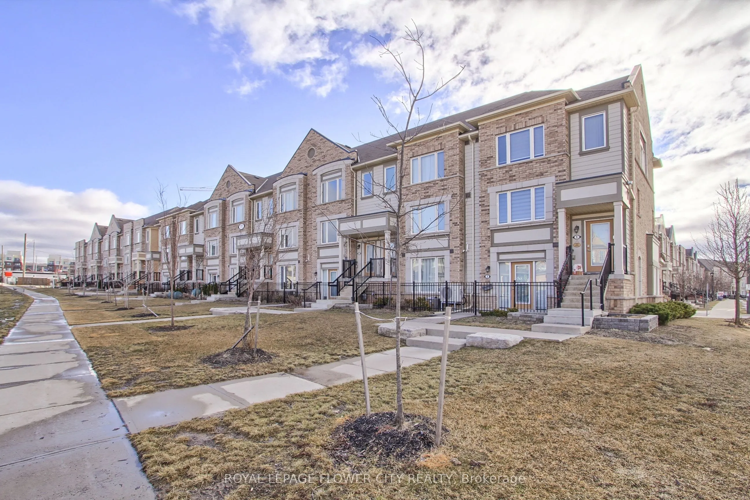 1 Beckenrose Court N, #4