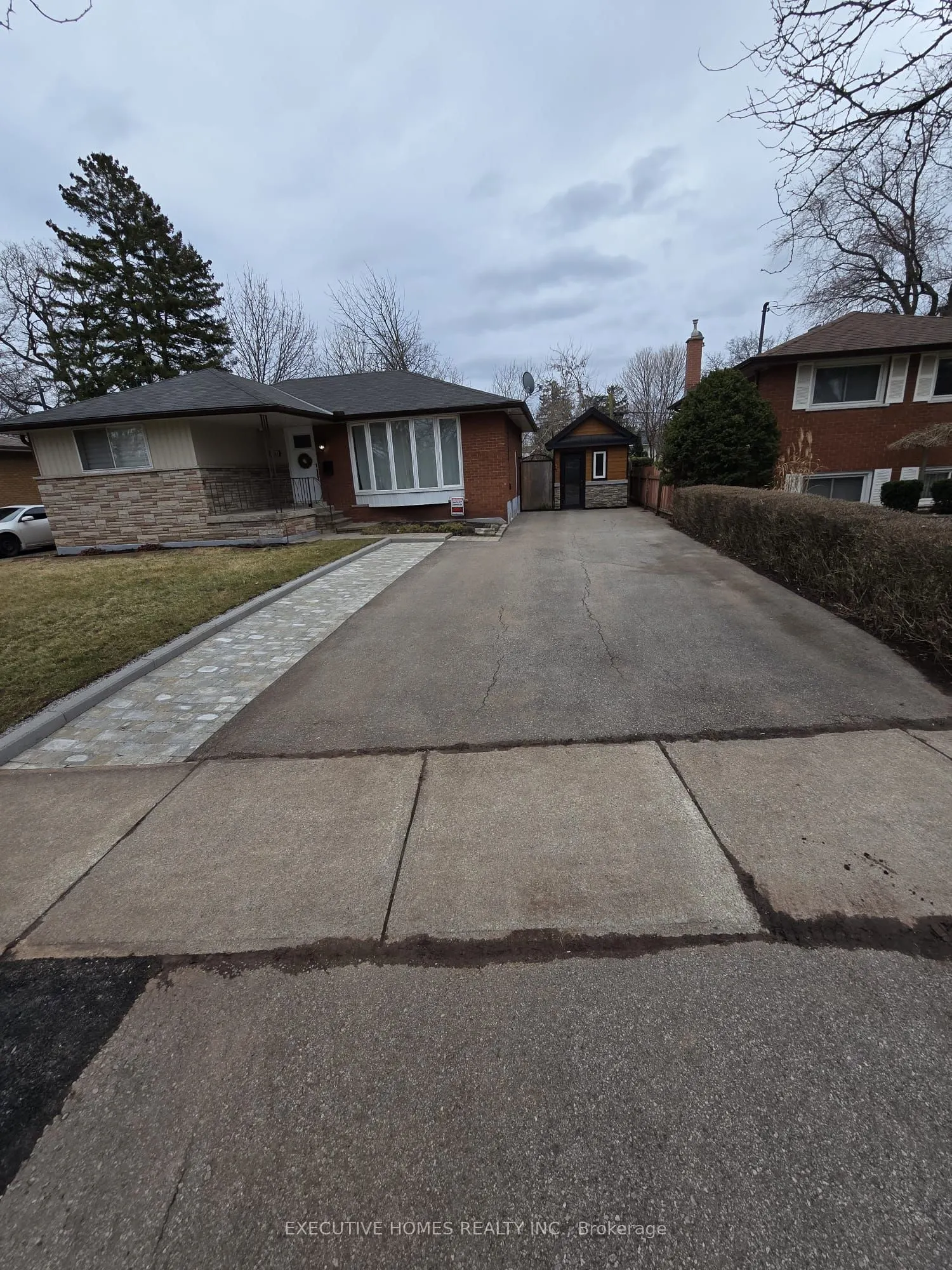 5382 Spruce Avenue N, #Basement
