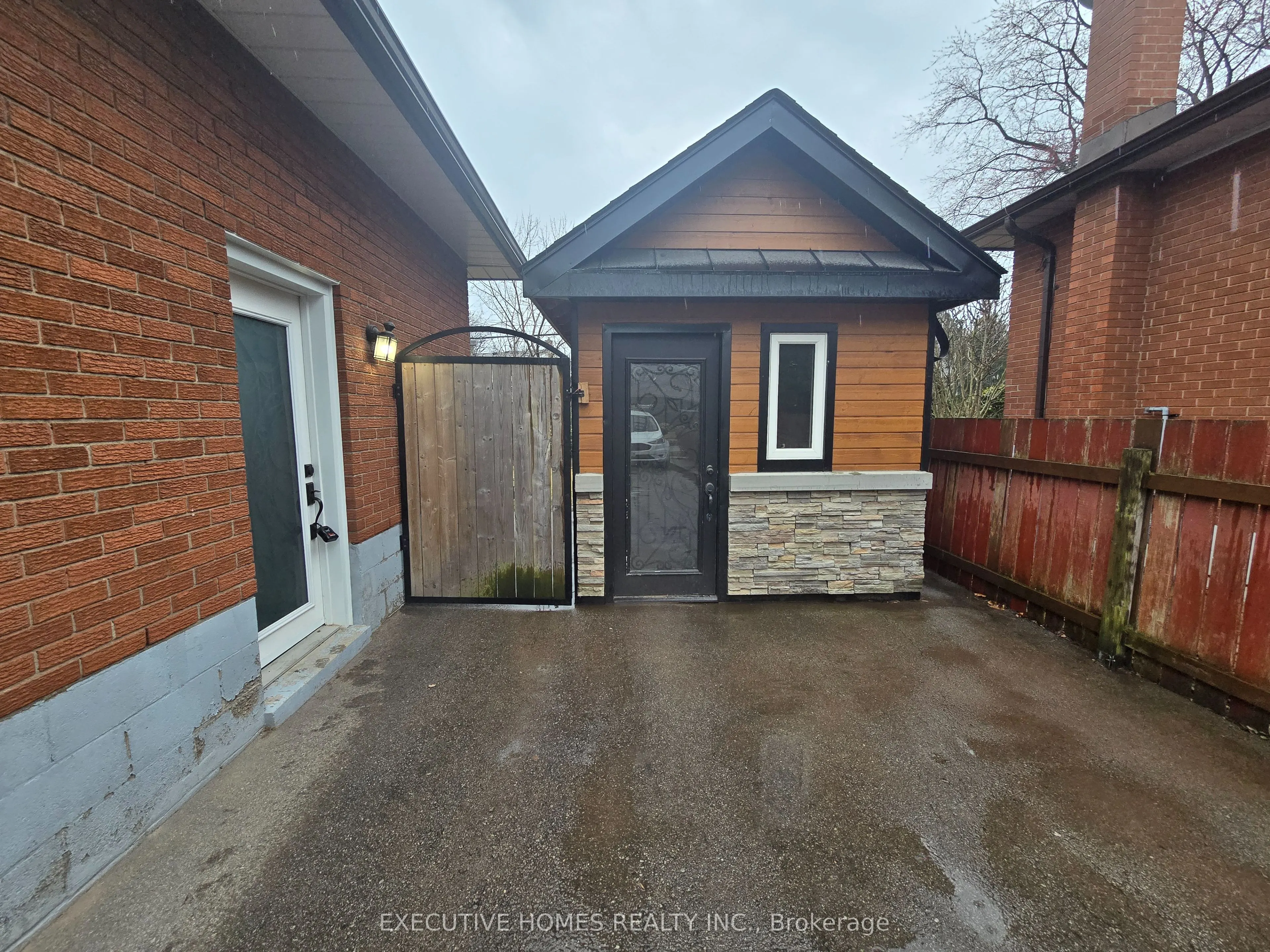 5382 Spruce Avenue N, #Basement