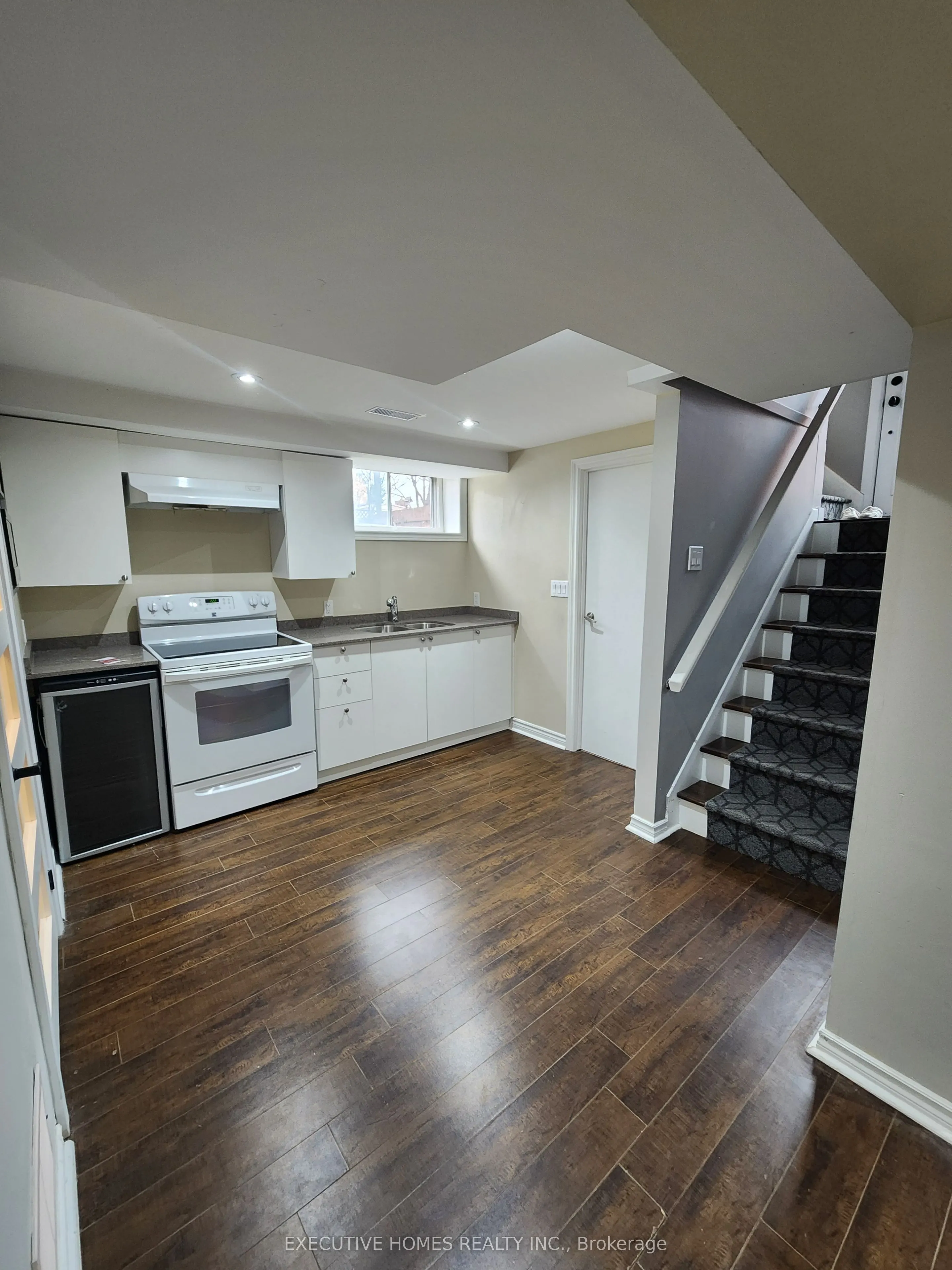 5382 Spruce Avenue N, #Basement