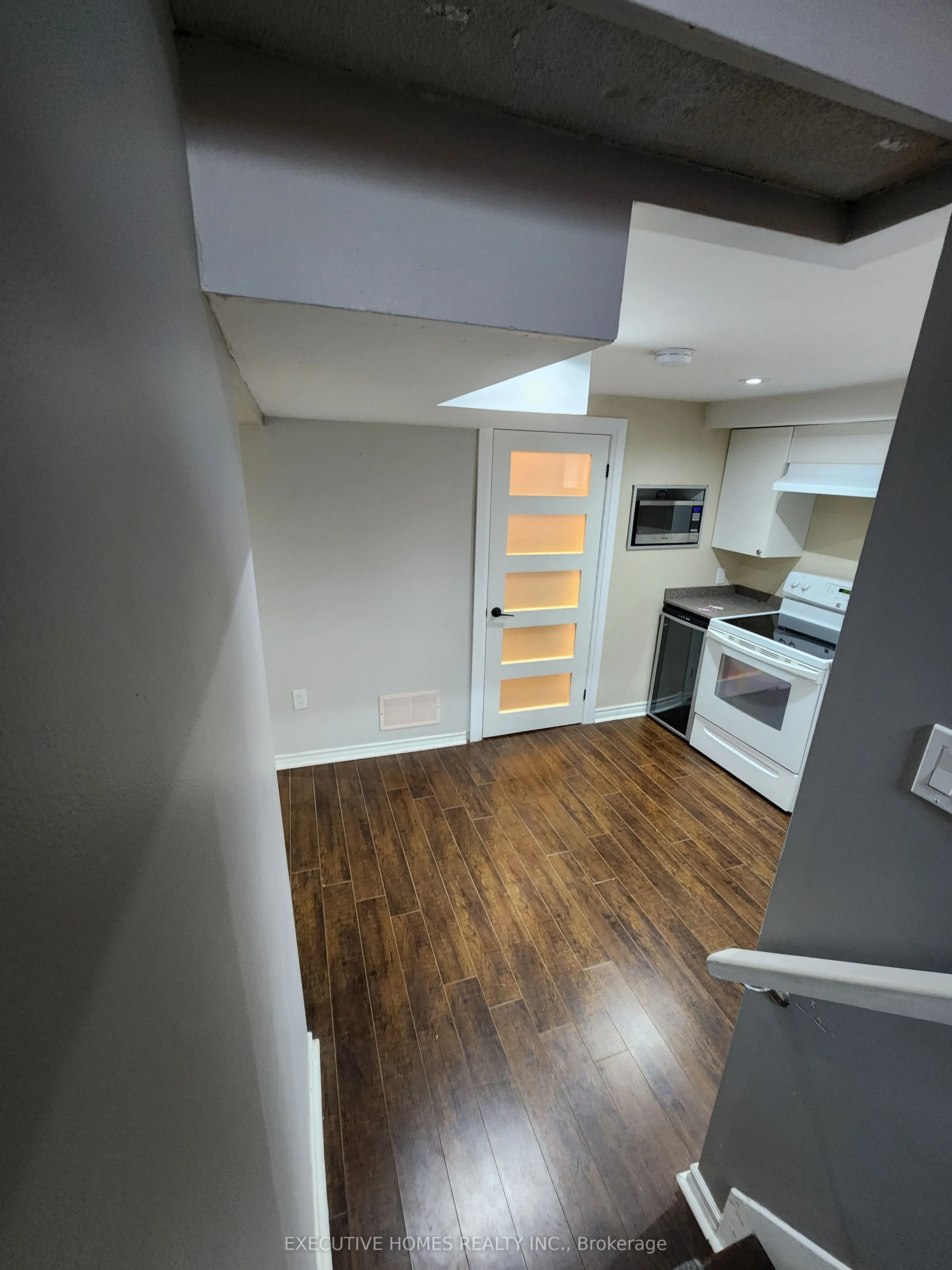 5382 Spruce Avenue N, #Basement