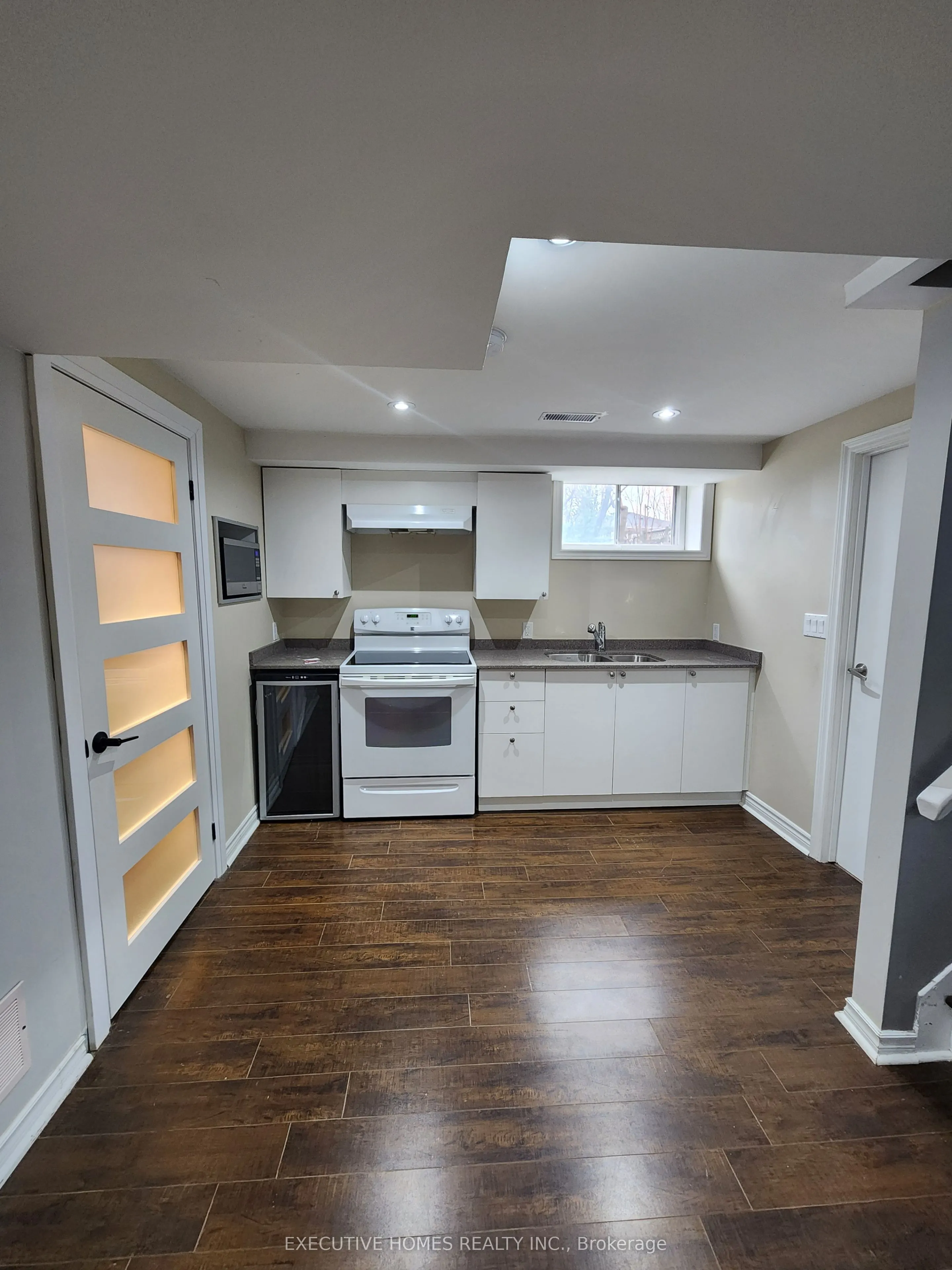 5382 Spruce Avenue N, #Basement
