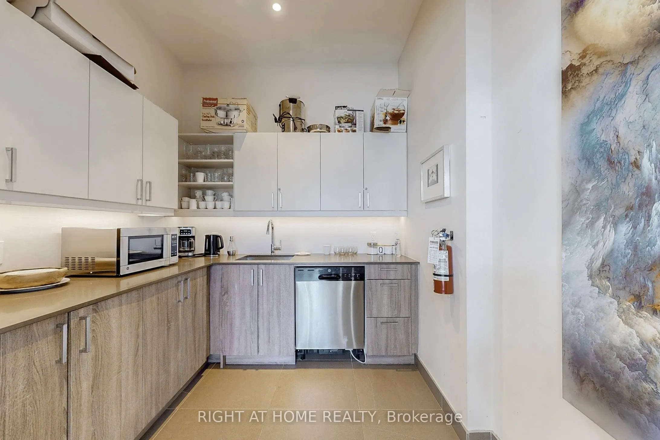 385 Osler Street, #202