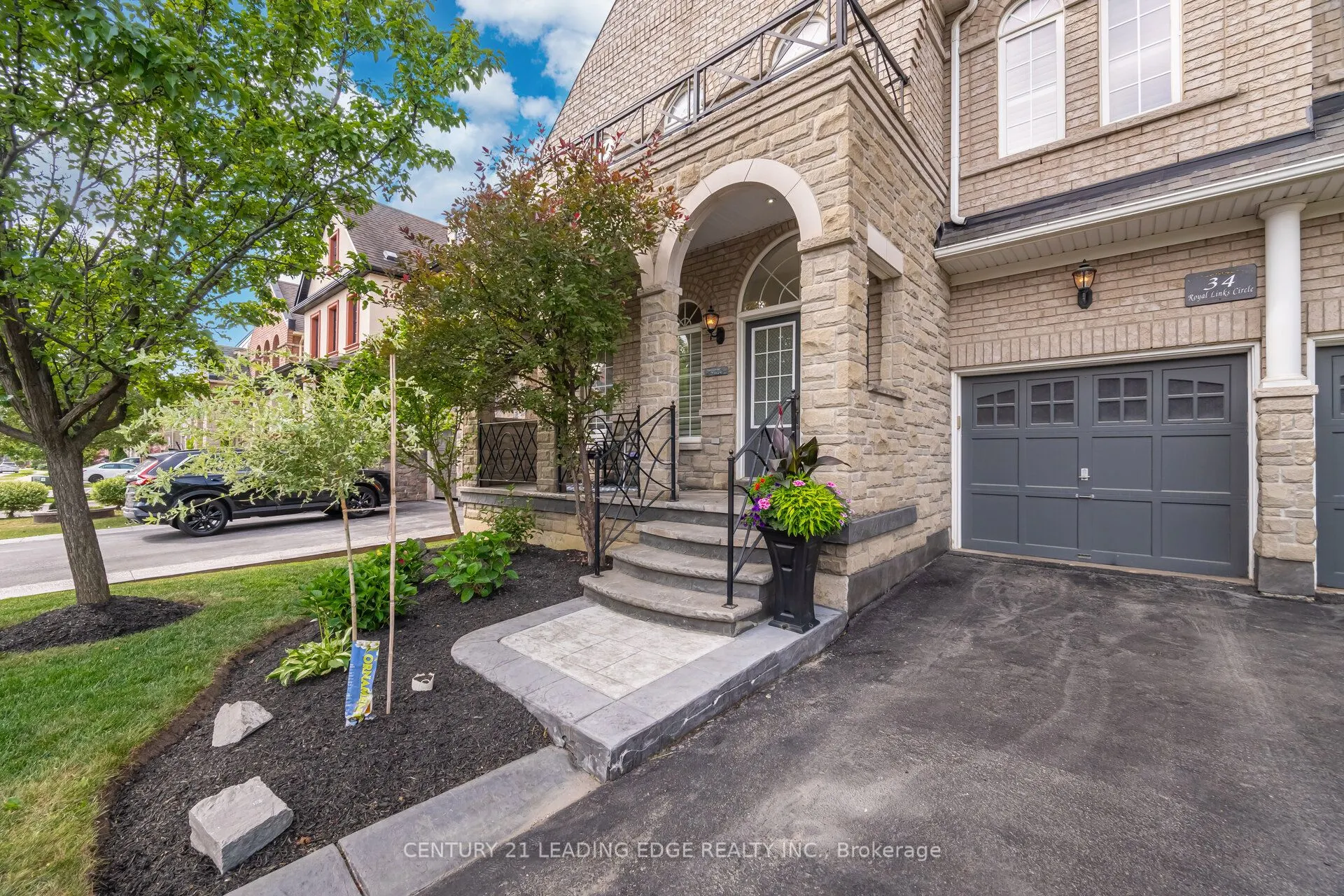 34 Royal Links Circle