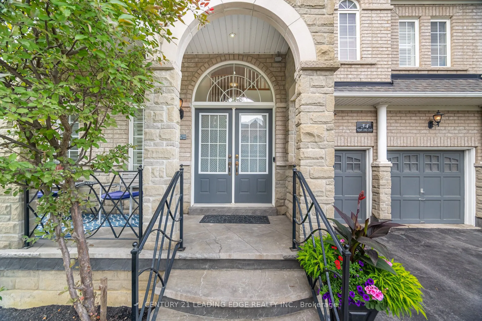 34 Royal Links Circle