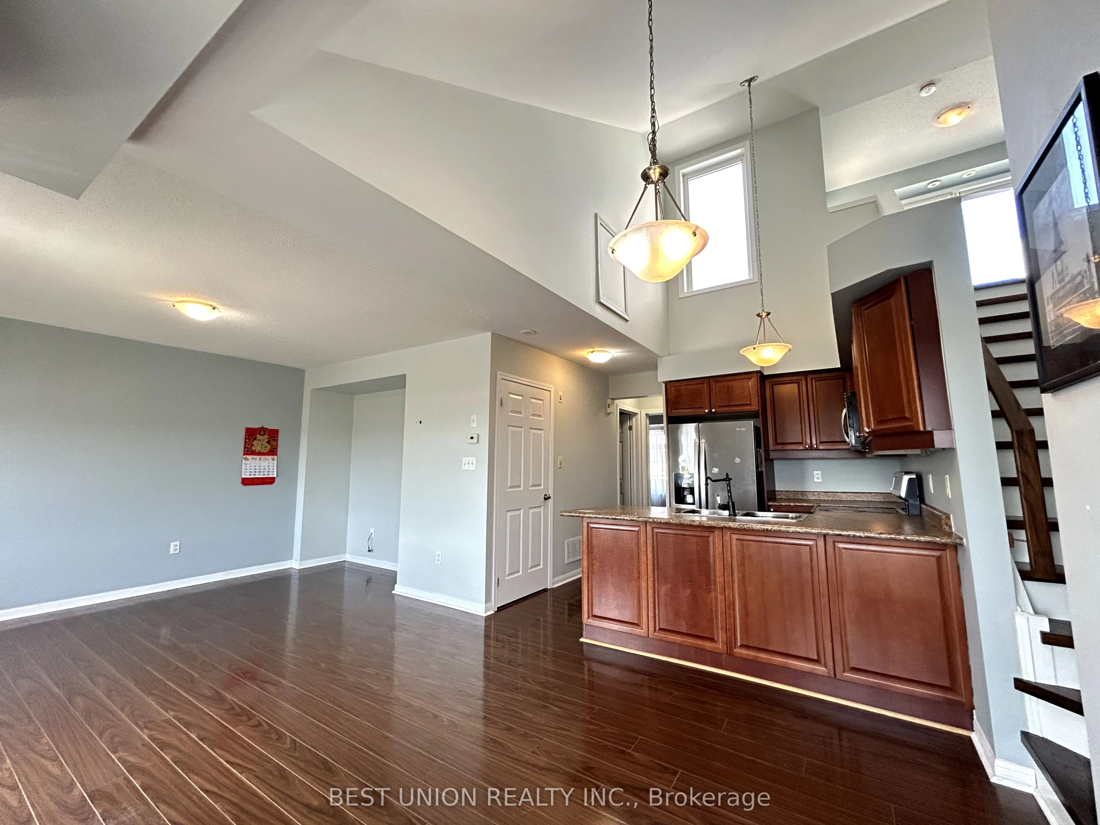 613 Dundas Street W, #6