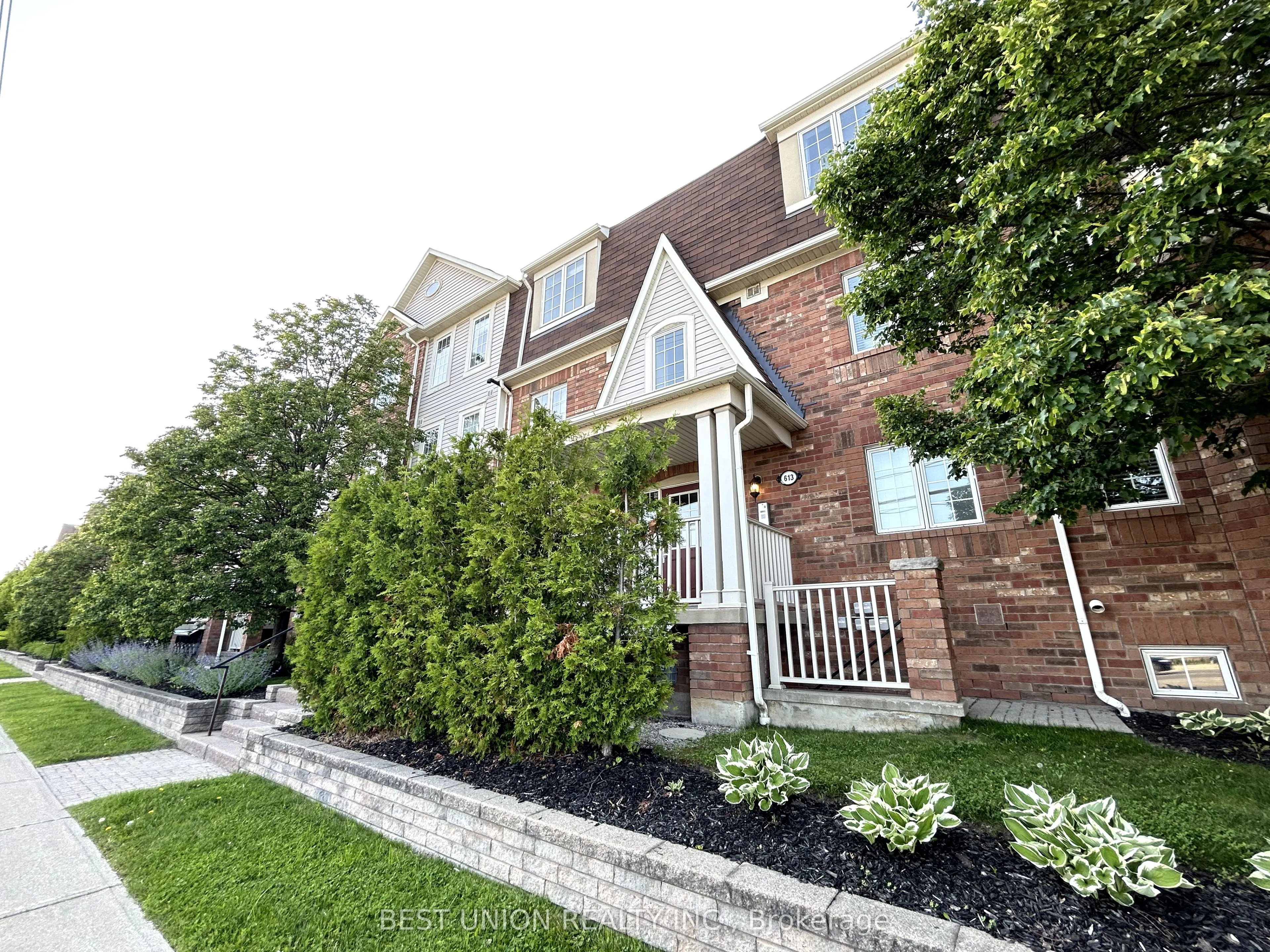 613 Dundas Street W, #6