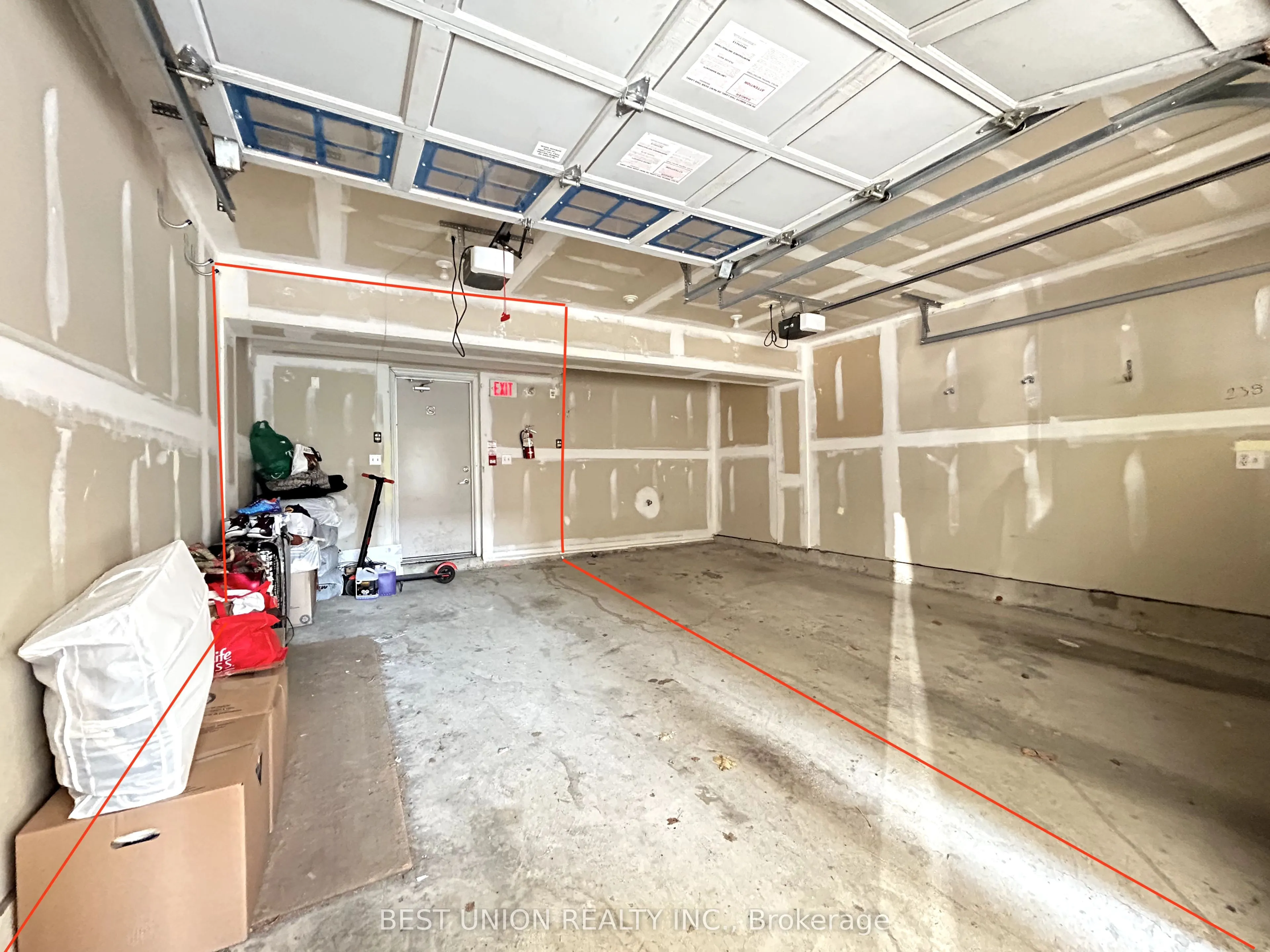 613 Dundas Street W, #6