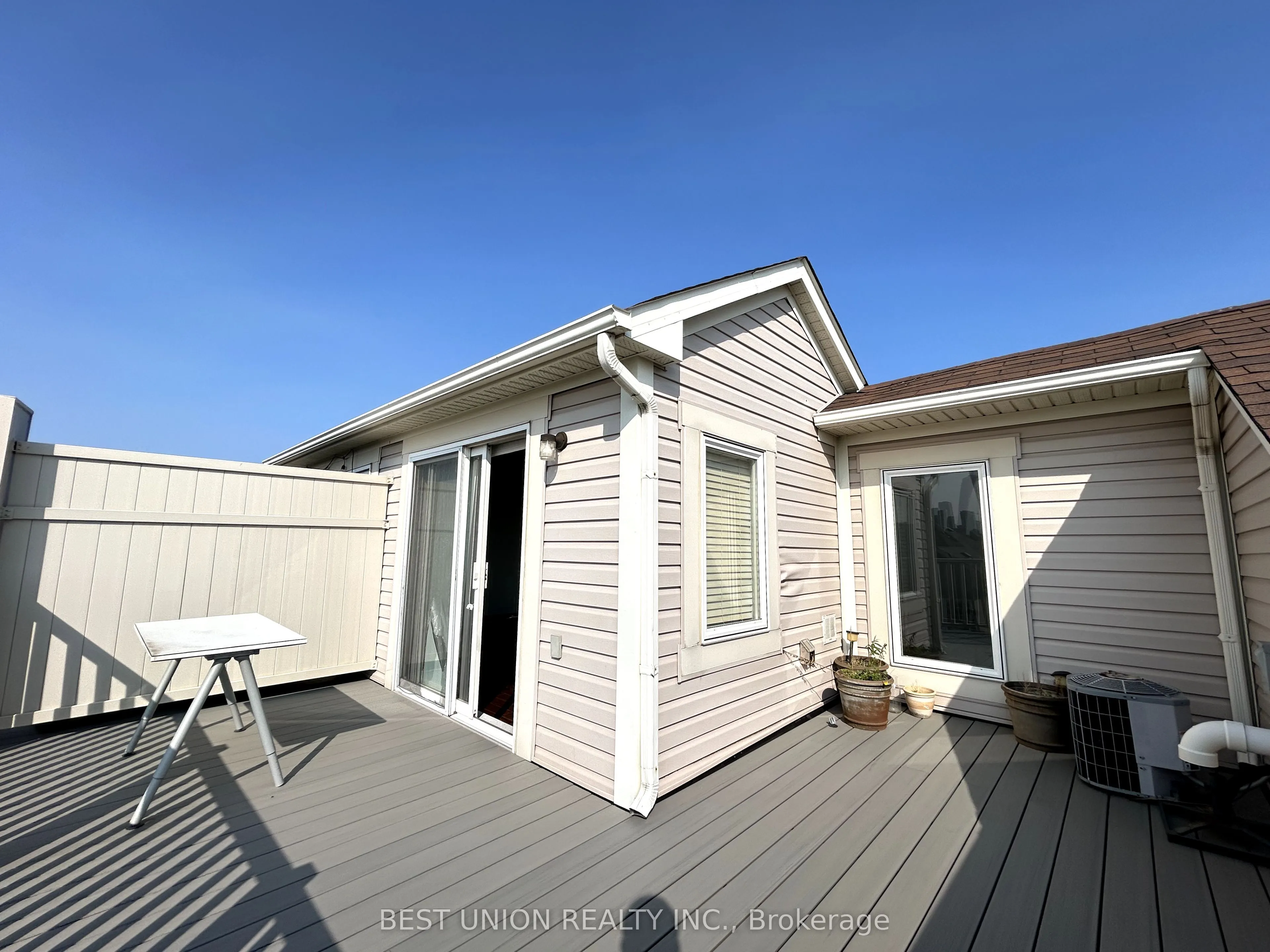 613 Dundas Street W, #6