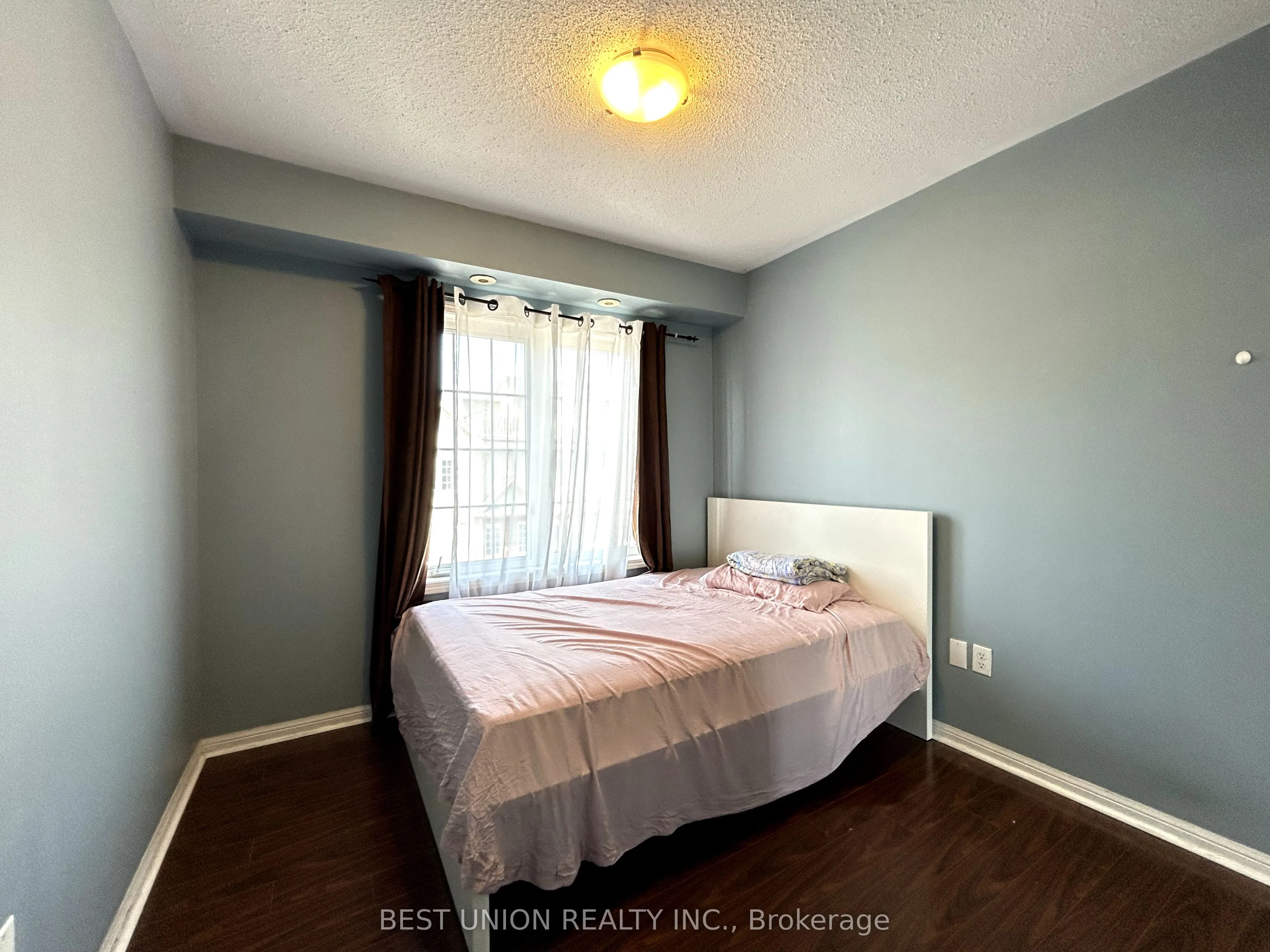 613 Dundas Street W, #6