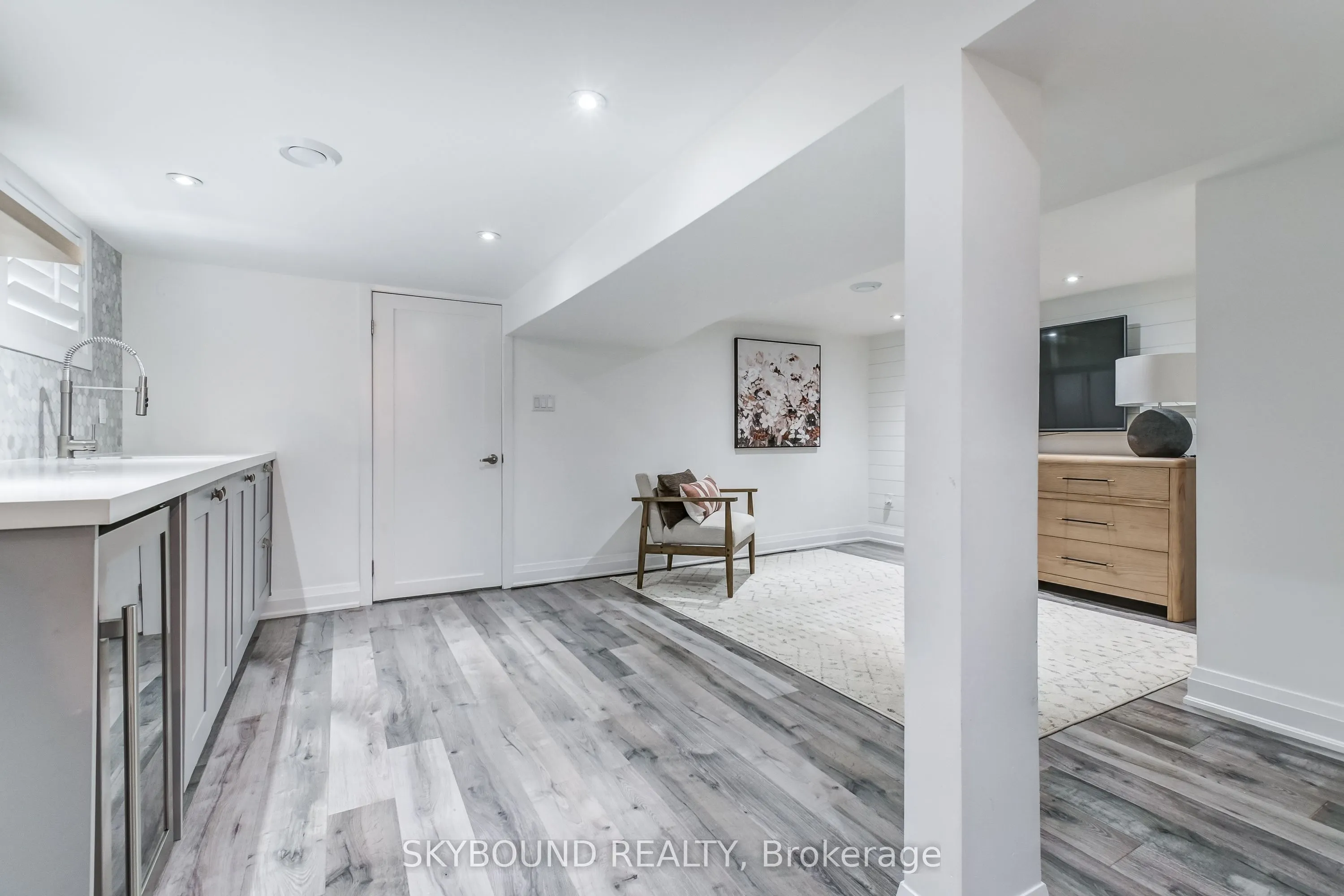 100 Florence Crescent