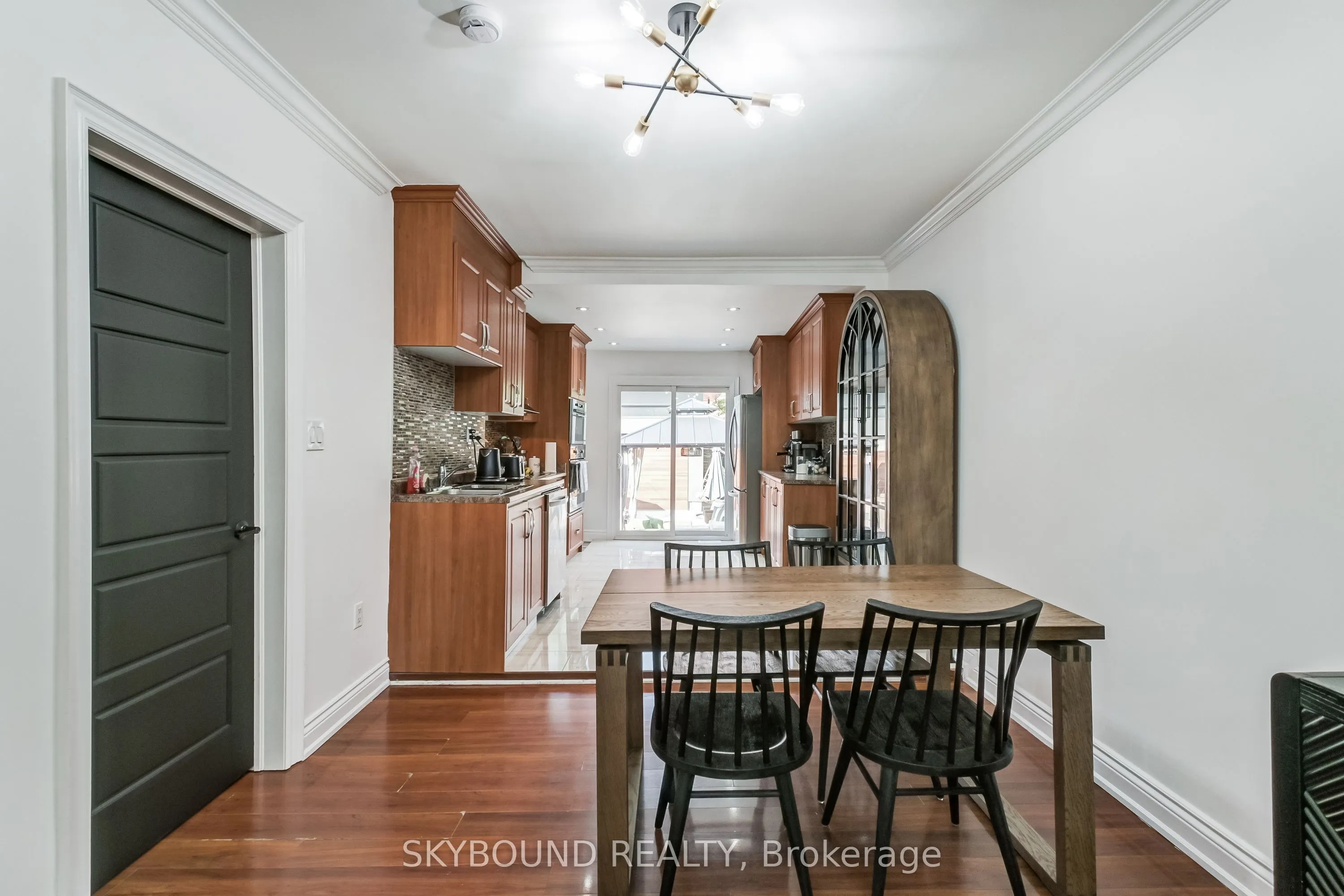 100 Florence Crescent