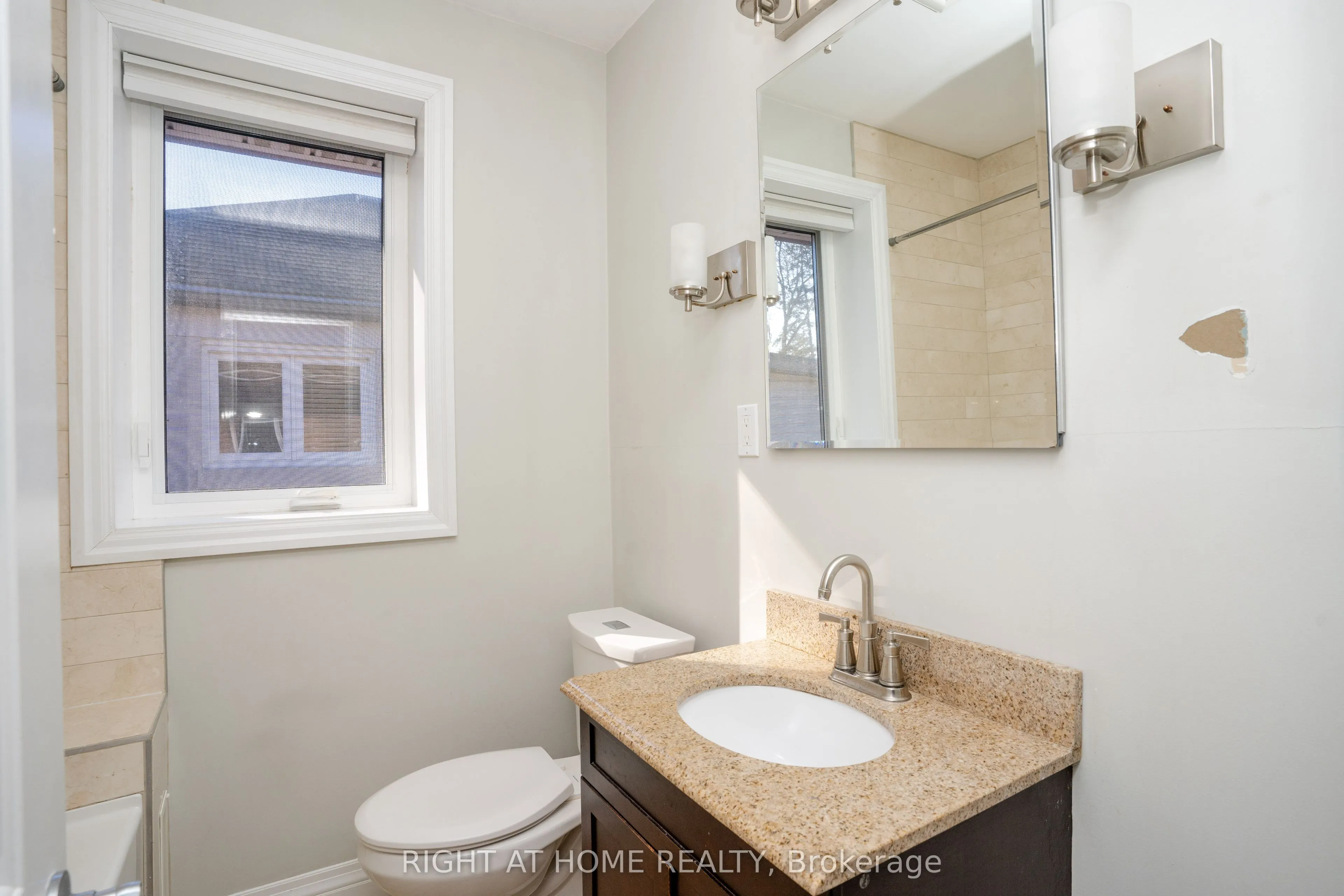 81A Shaver Avenue N, #Main