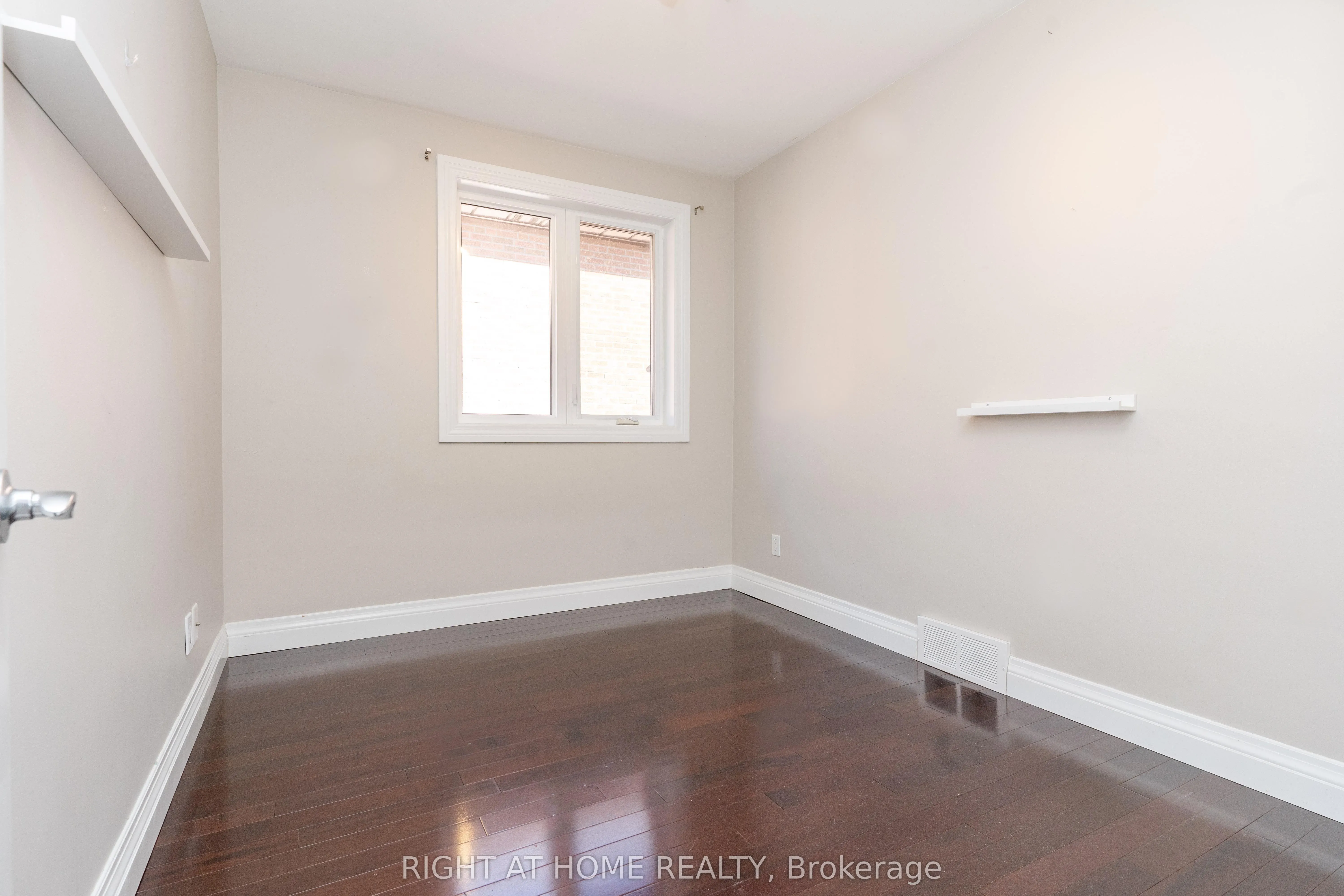 81A Shaver Avenue N, #Main