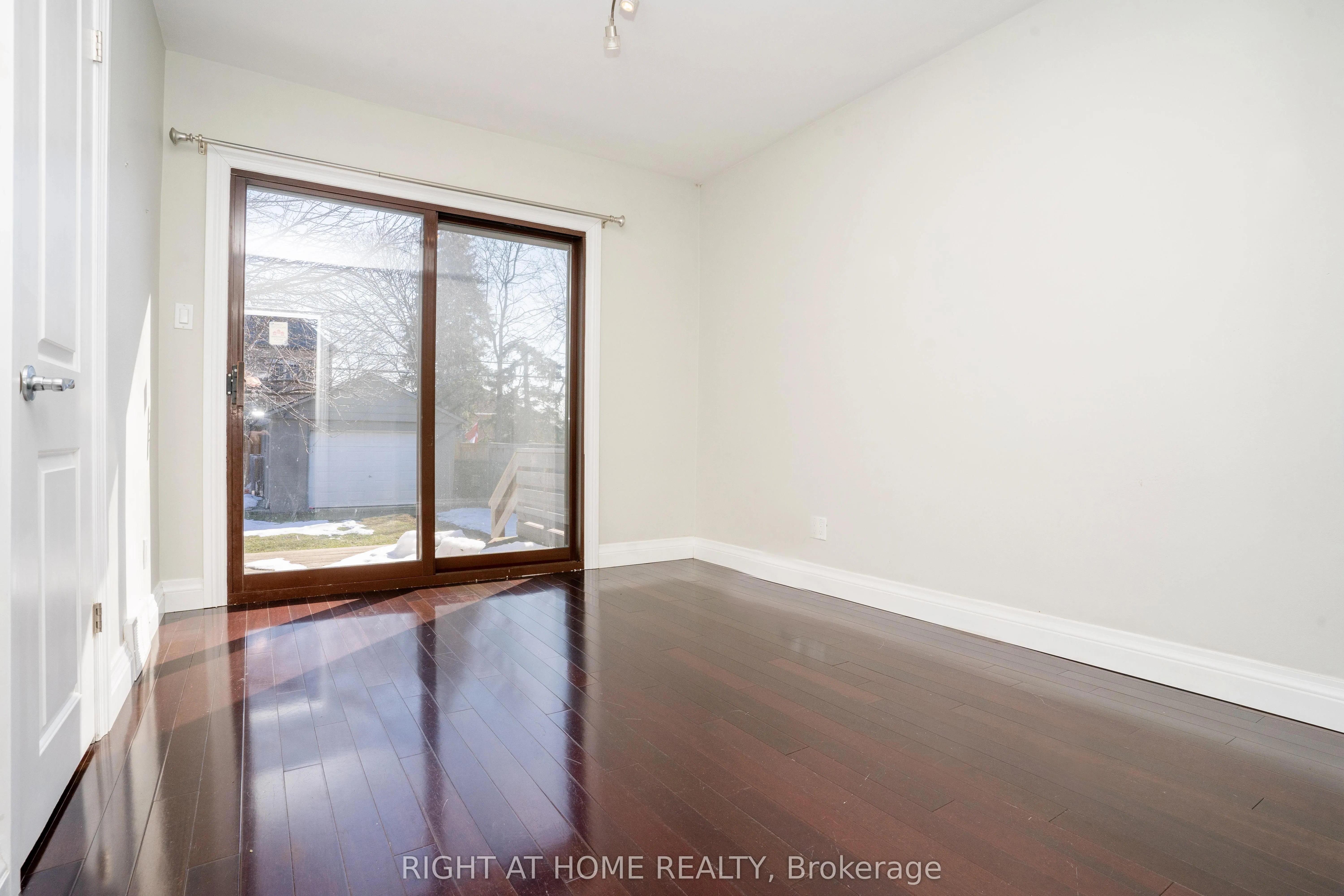 81A Shaver Avenue N, #Main