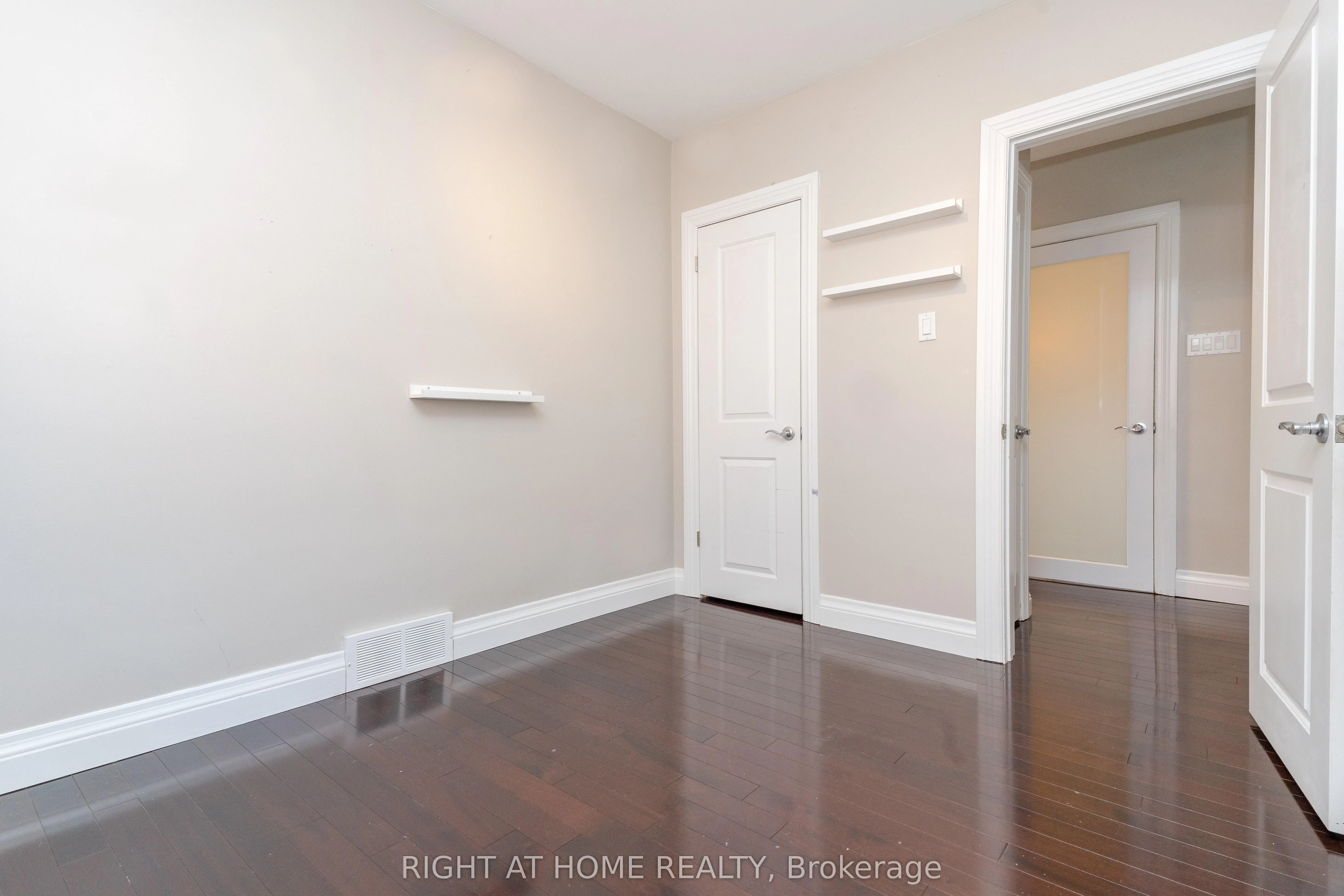 81A Shaver Avenue N, #Main