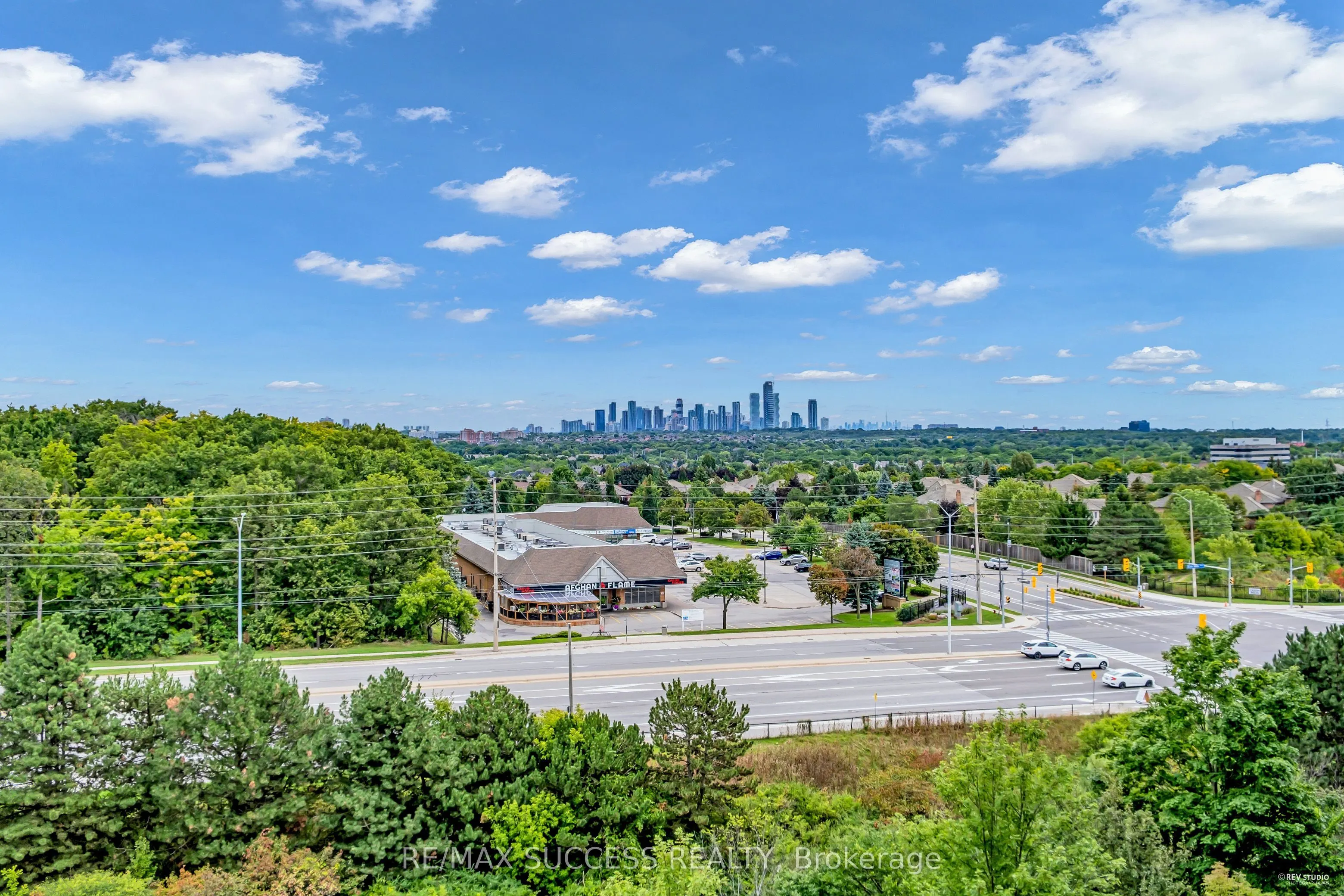 2565 Erin Centre Boulevard, #806
